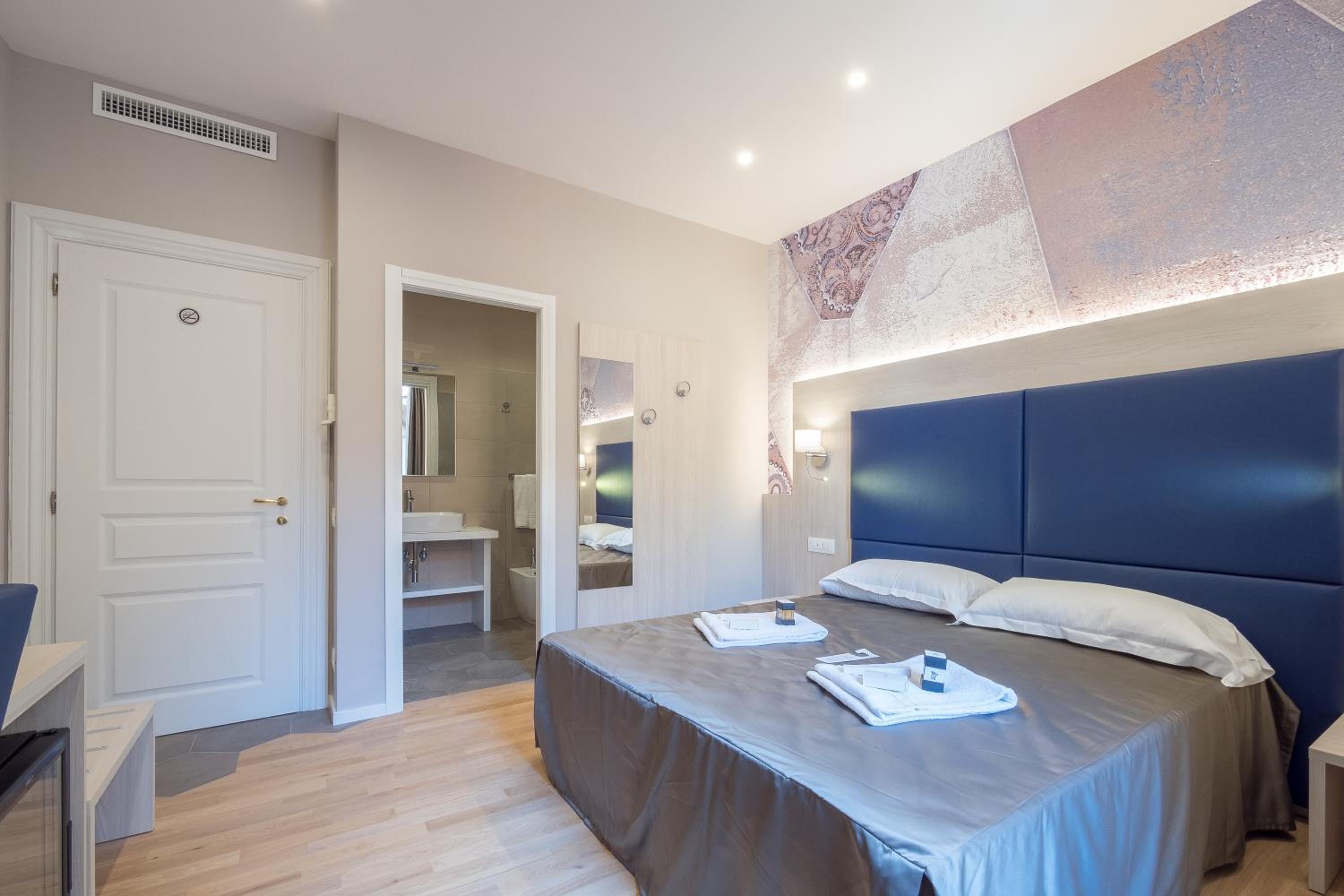 Superior Family Room photo 2