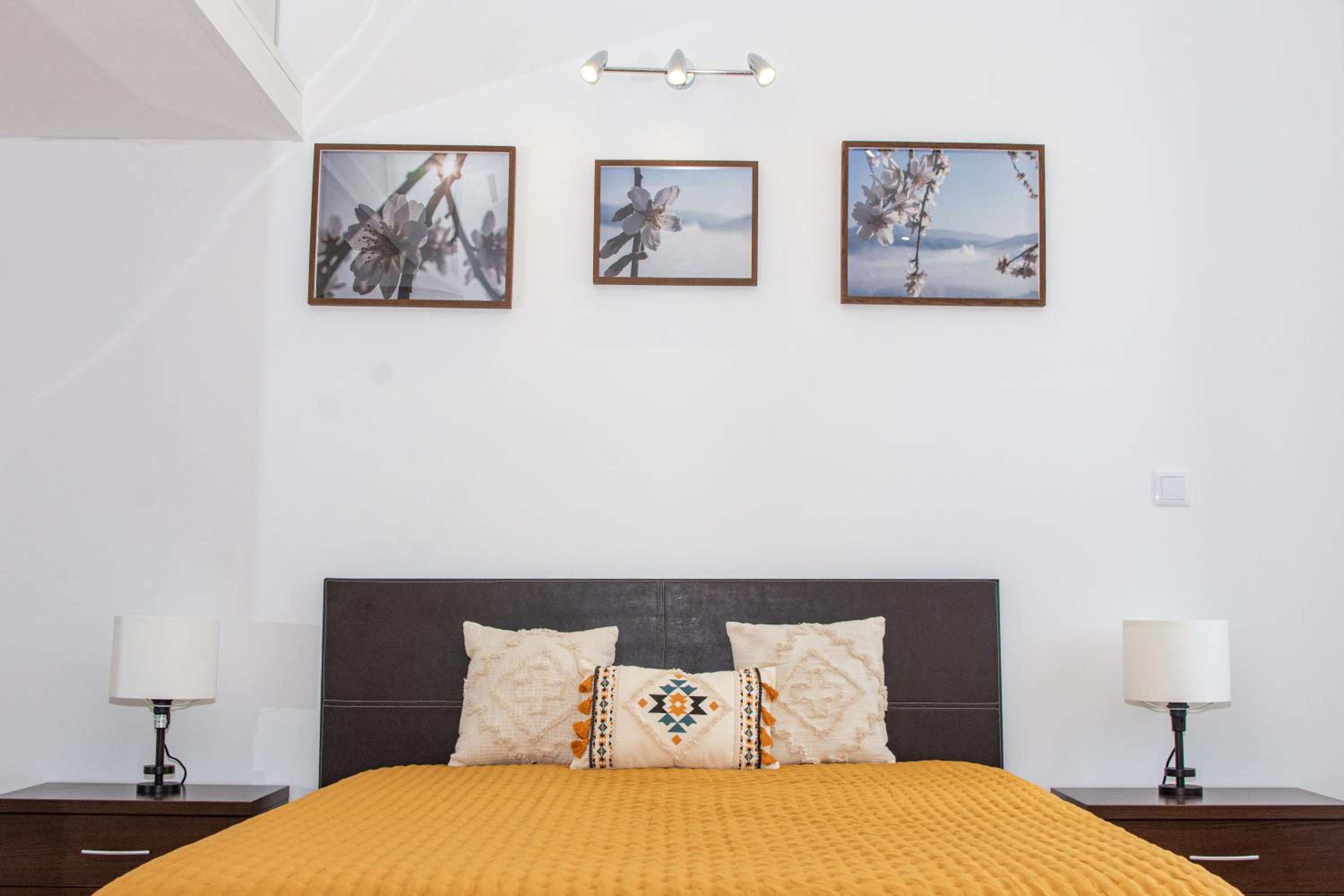 One-Bedroom House - Photo 27