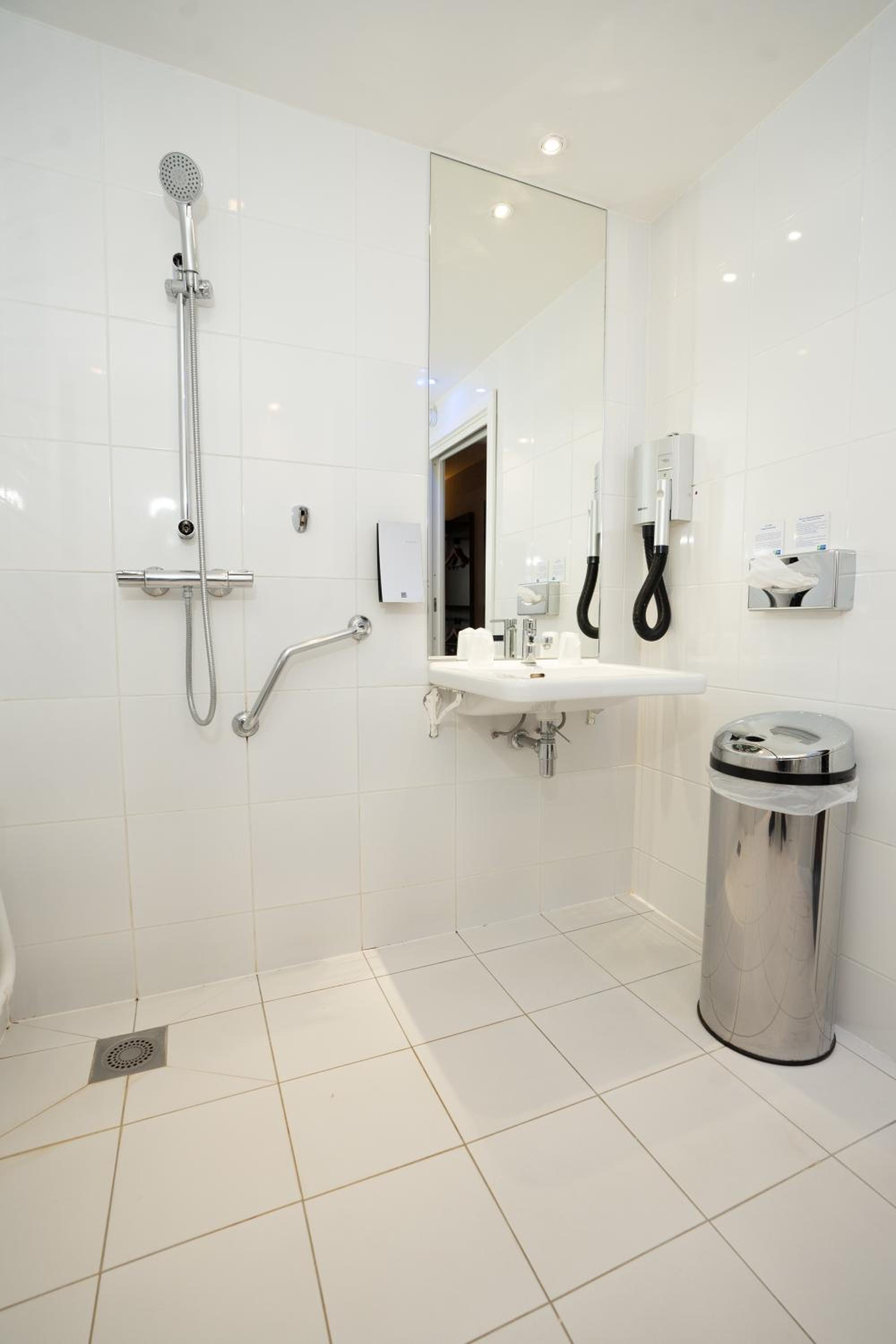 Standard Double Room with Garden View - Mobility Access - Photo 2