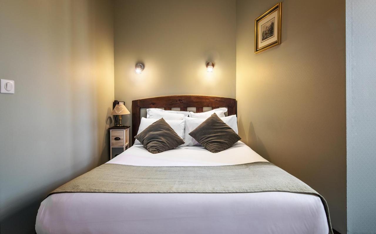 Standard Double Room - Photo 25