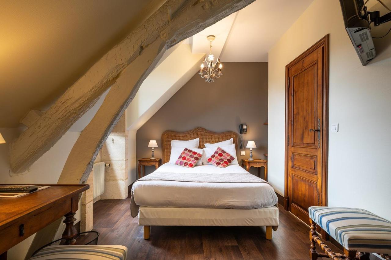 Standard Double Room - Photo 9