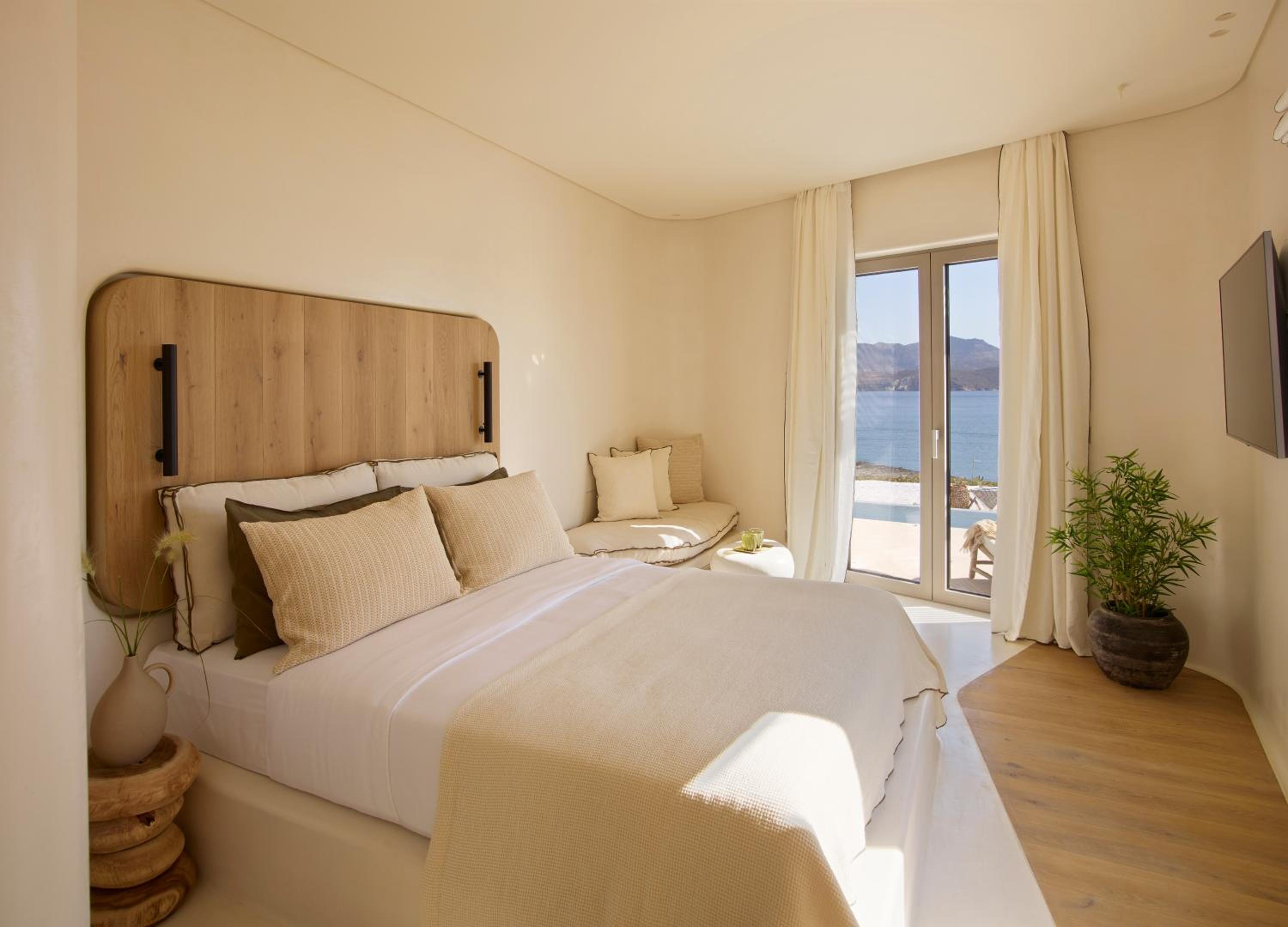 Suite with Sea View and Plunge Pool