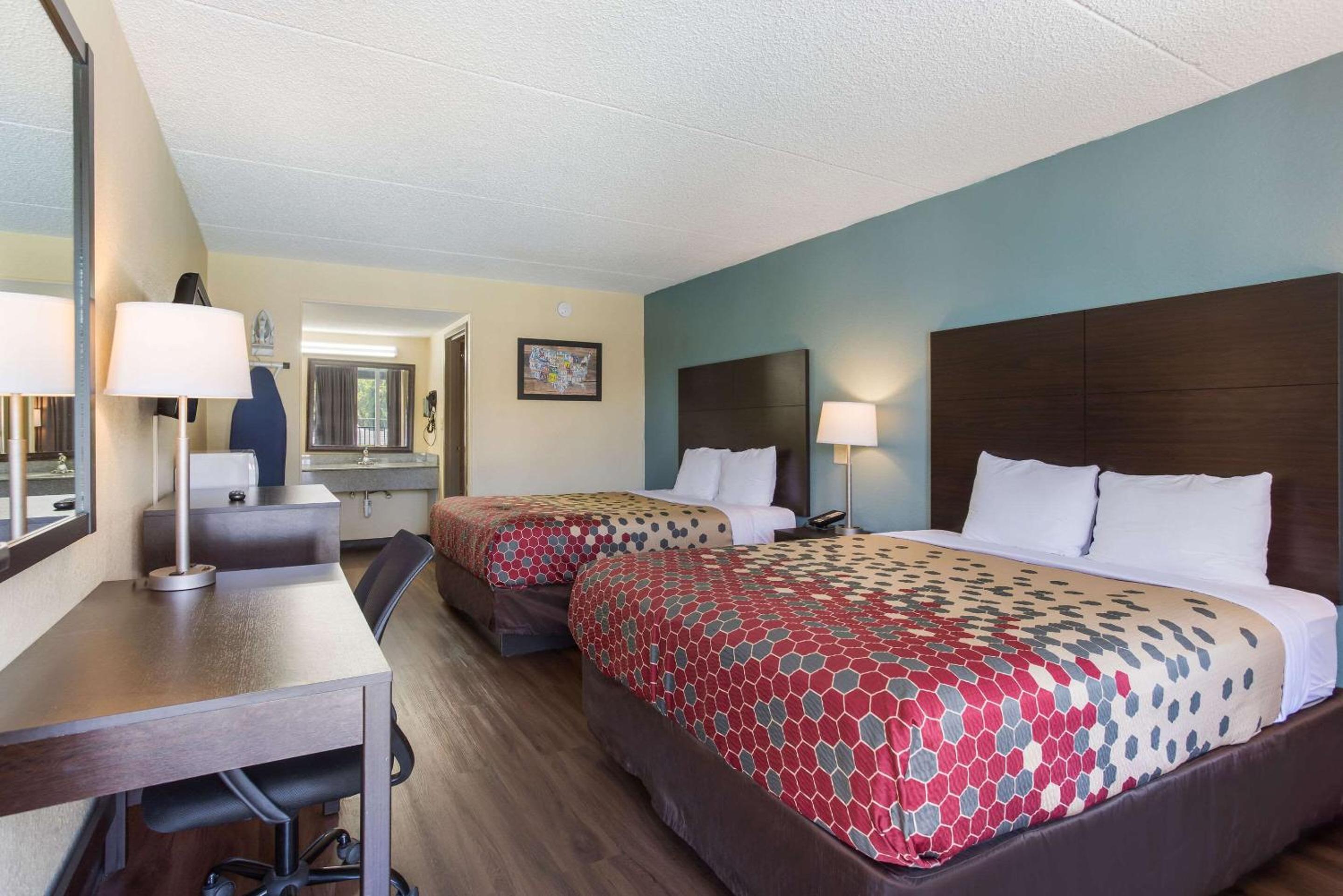 Queen Room with Two Queen Beds - Smoking - Photo 1