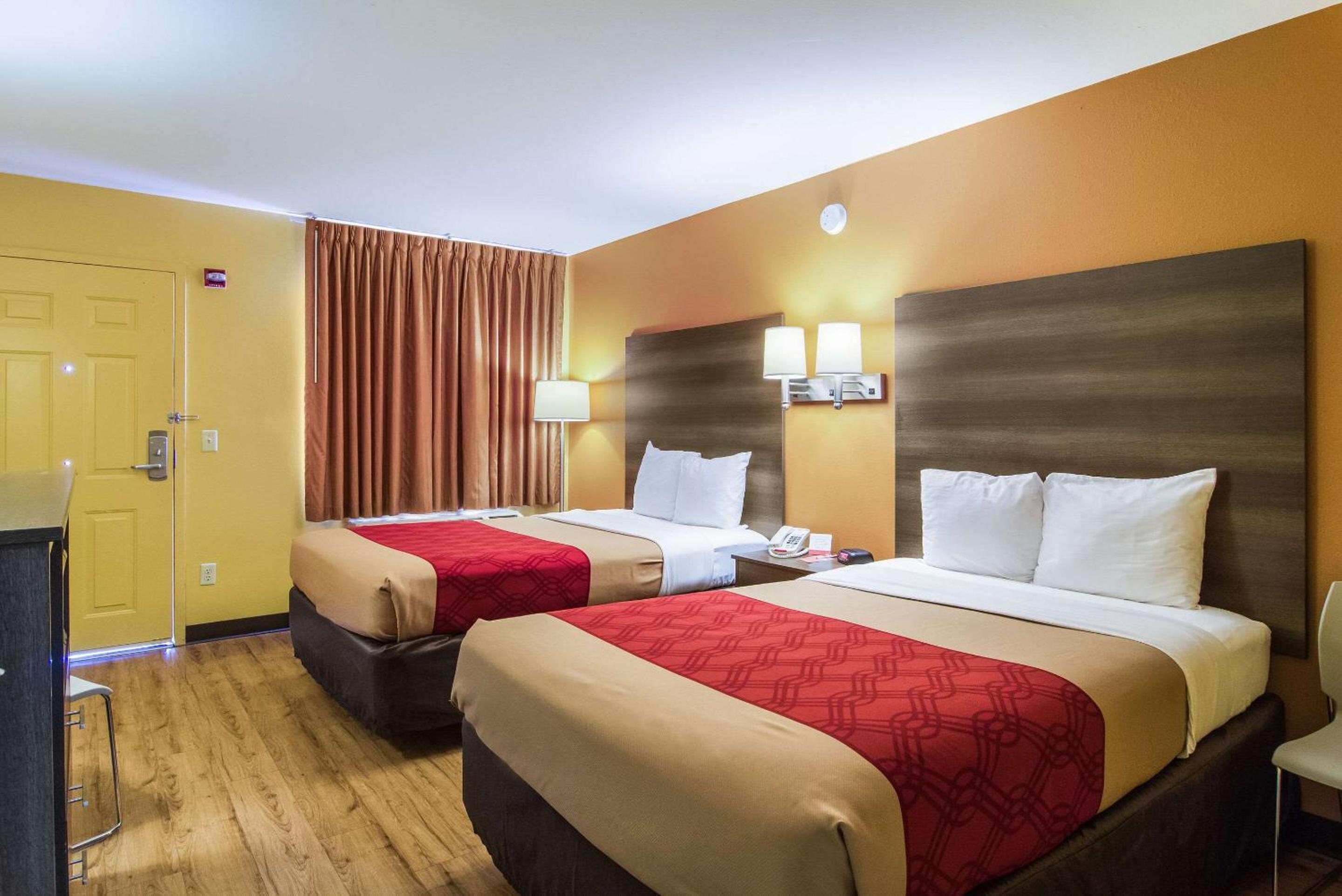 Double Room with Two Double Beds - Accessible/Non-Smoking - Photo 3