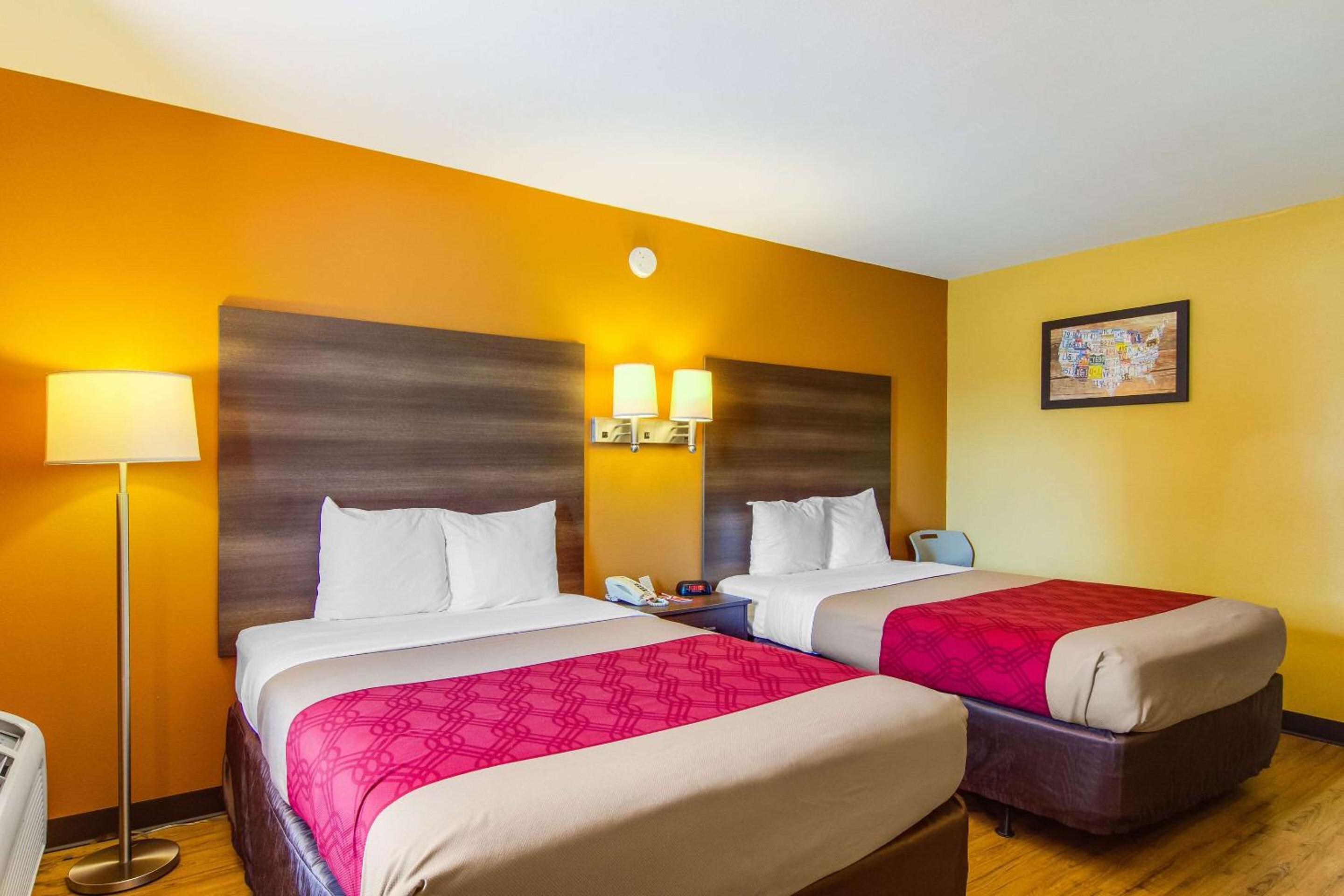 Double Room with Two Double Beds - Accessible/Non-Smoking - Photo 1