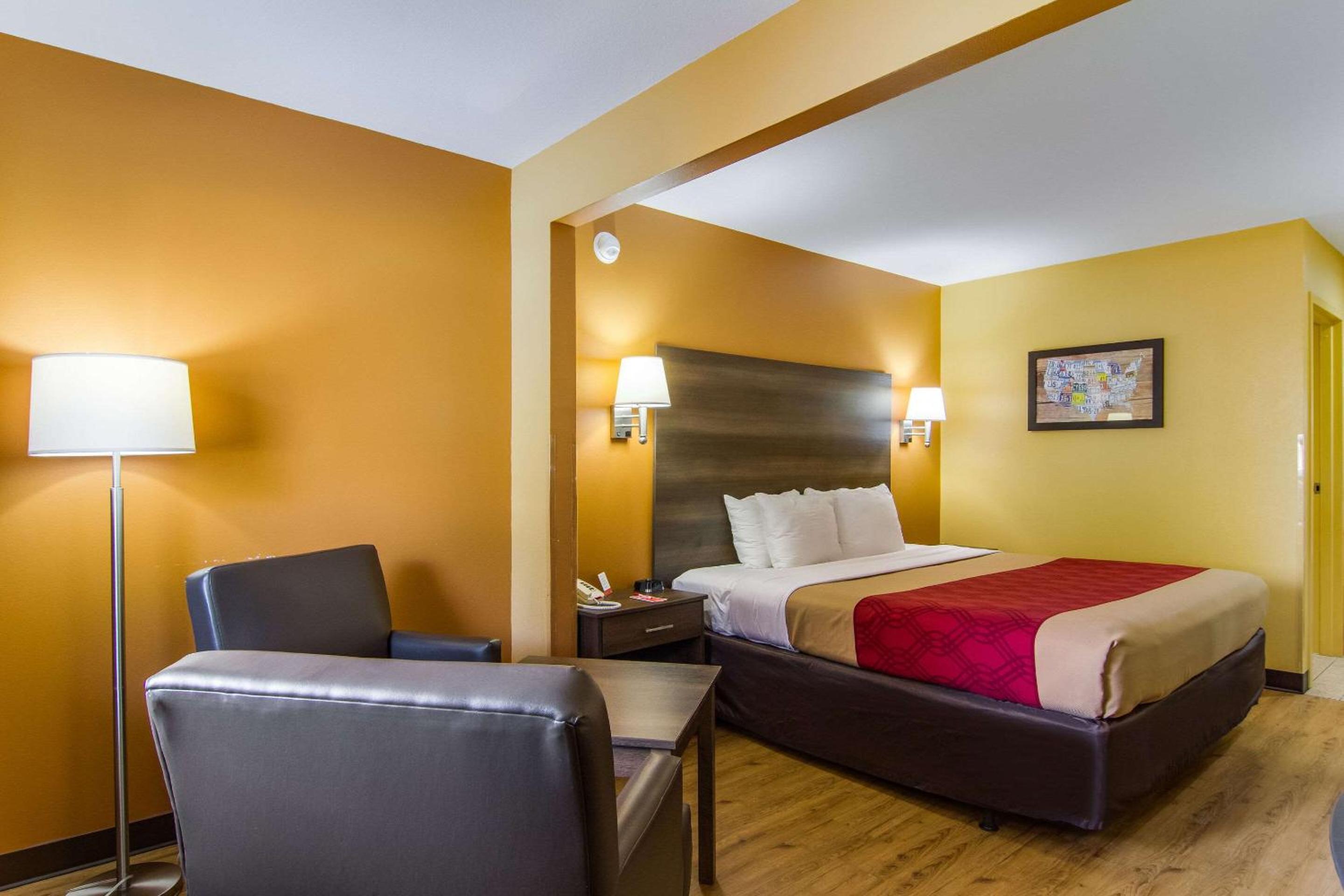 Standard King Room - Non-Smoking  - Photo 1