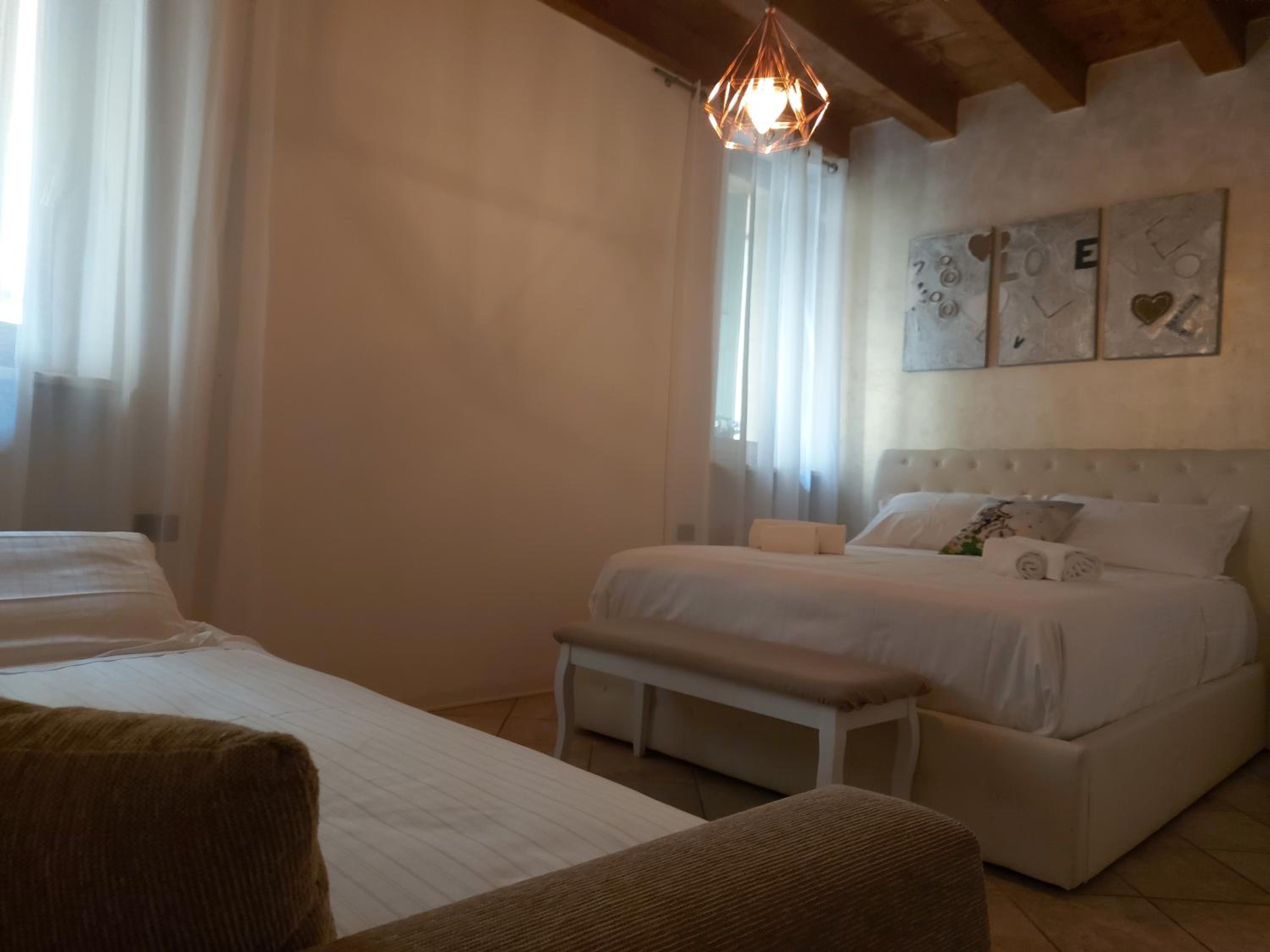 Deluxe Triple Room - Photo 9