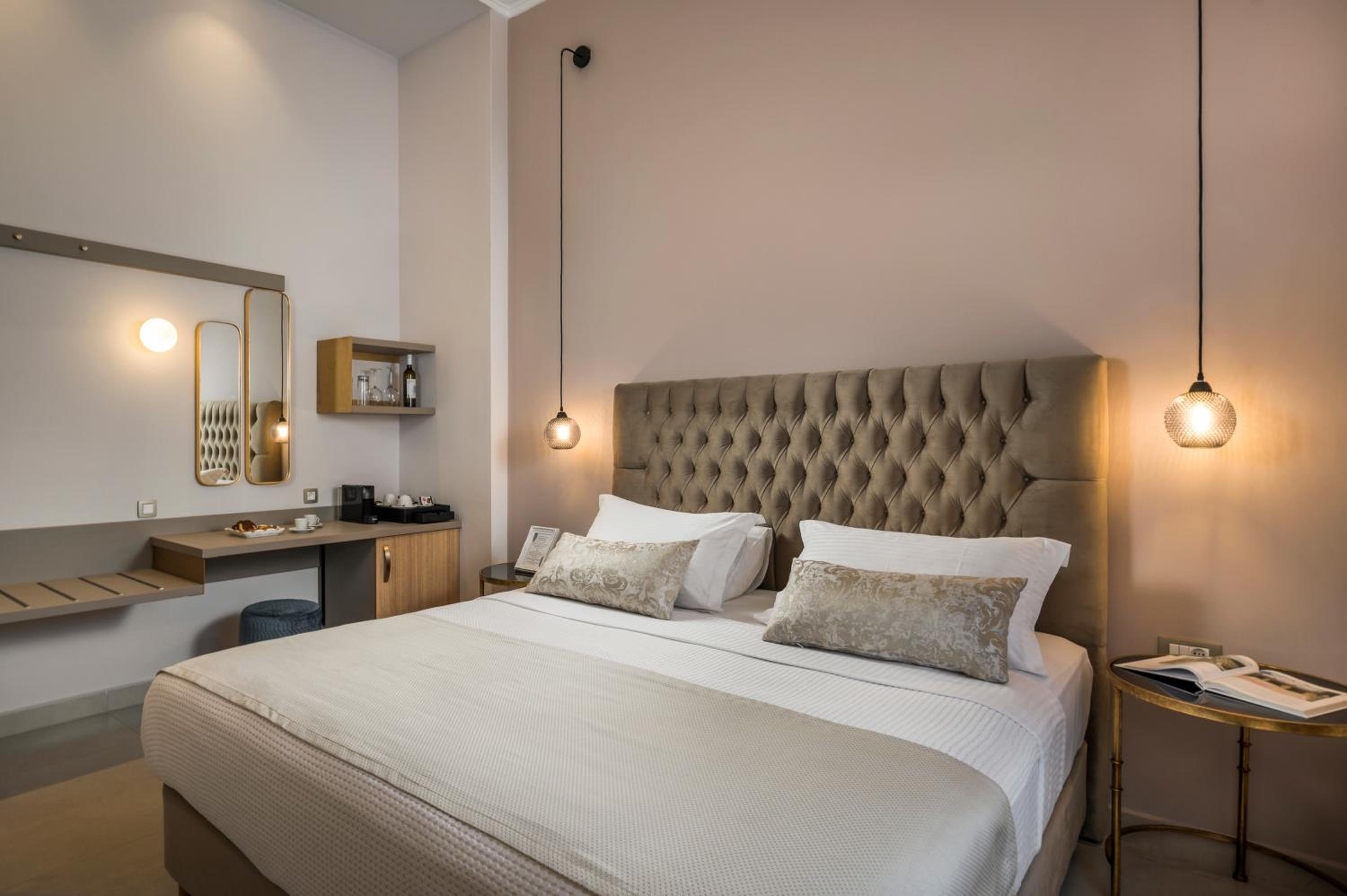 Superior Double Room with City View - Photo 20