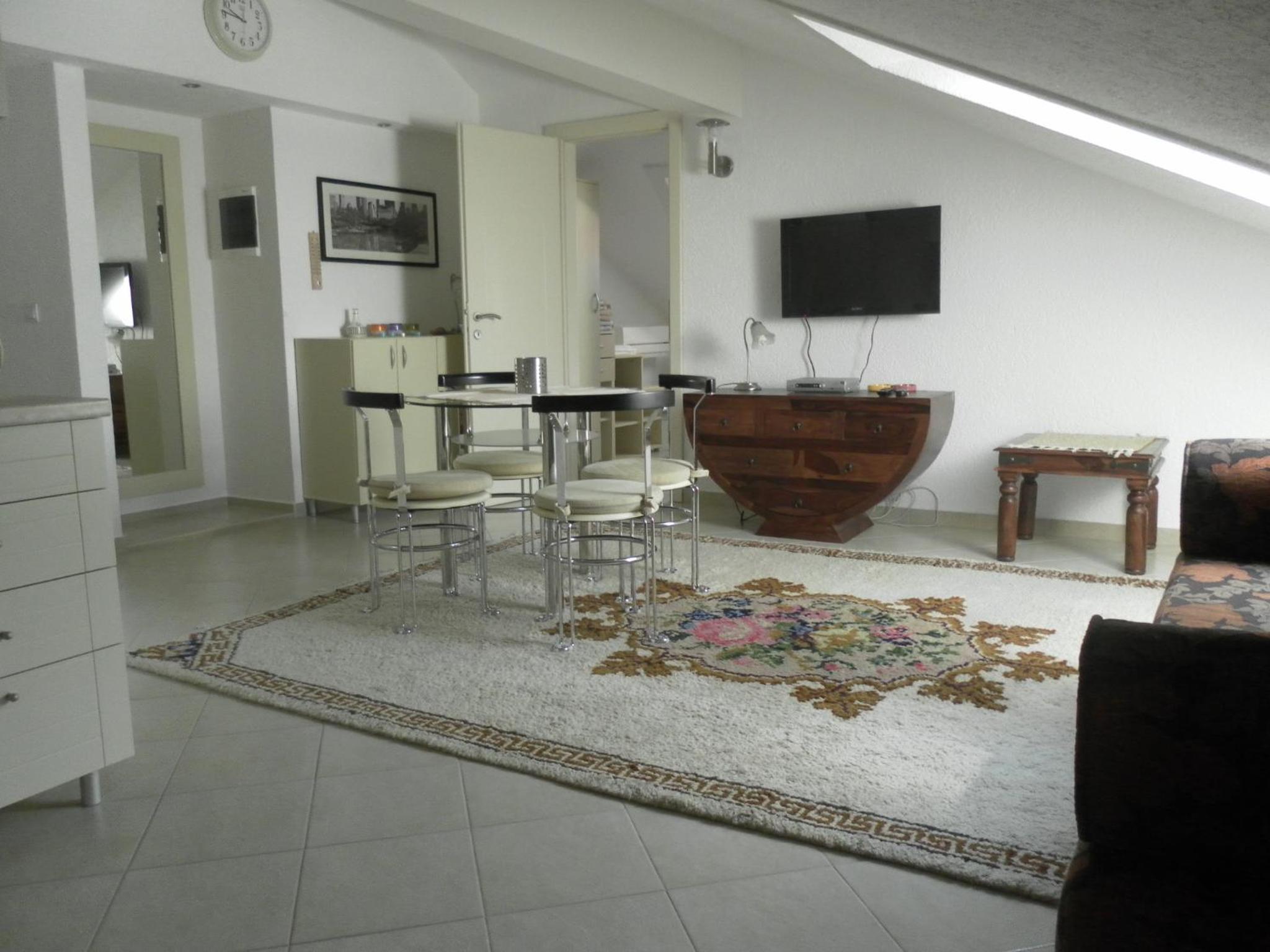 Comfort One-Bedroom Apartment with Sea View - Attic - Photo 2