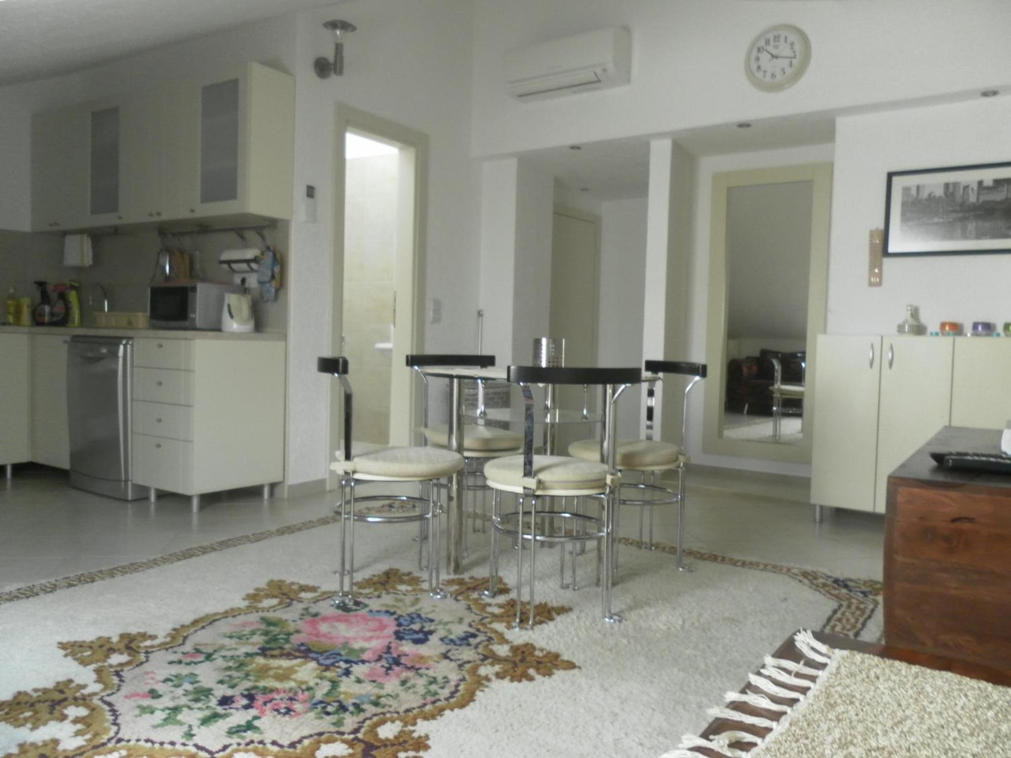 Comfort One-Bedroom Apartment with Sea View - Attic - Photo 3