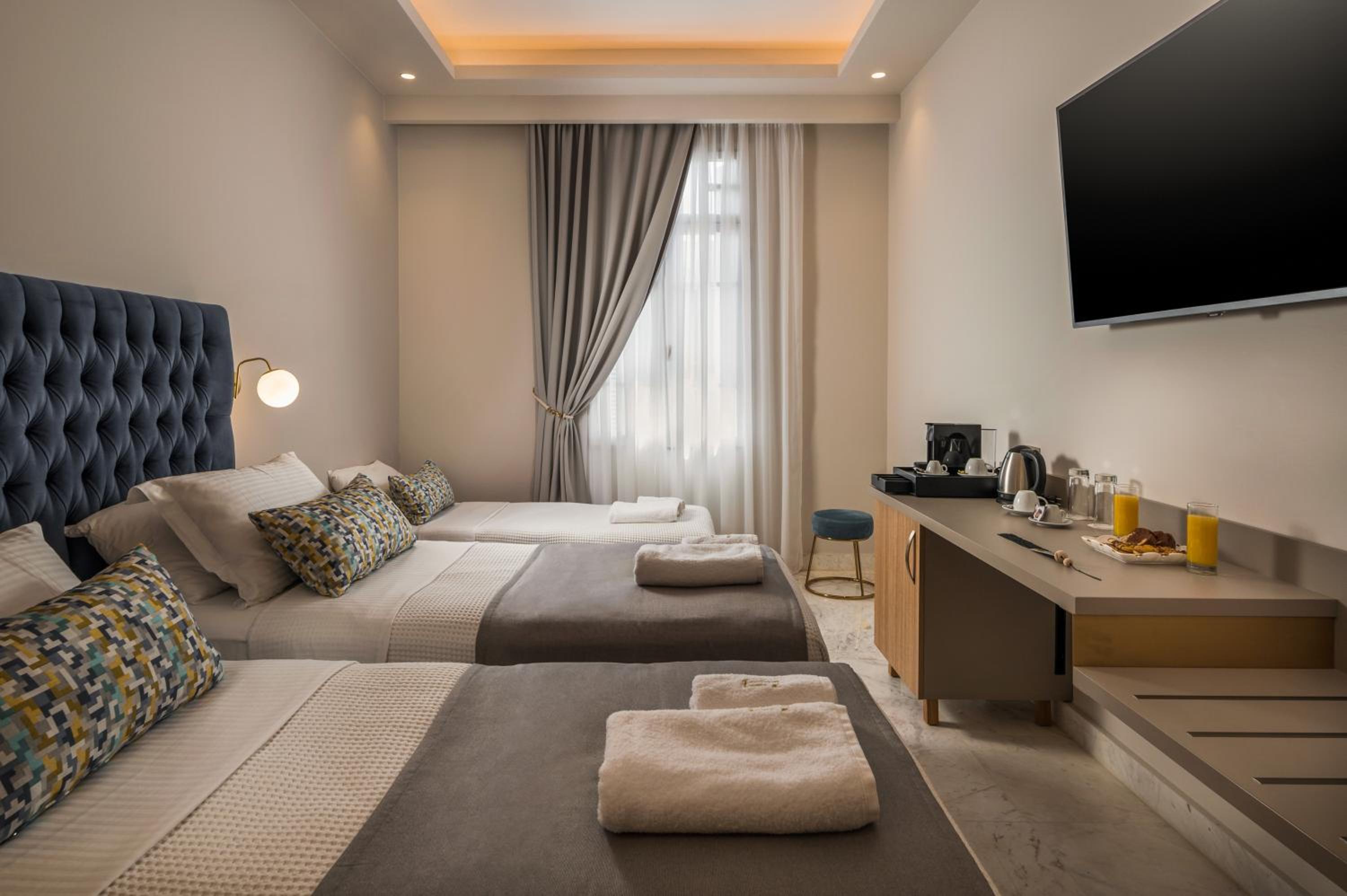 Deluxe Triple Room with City View