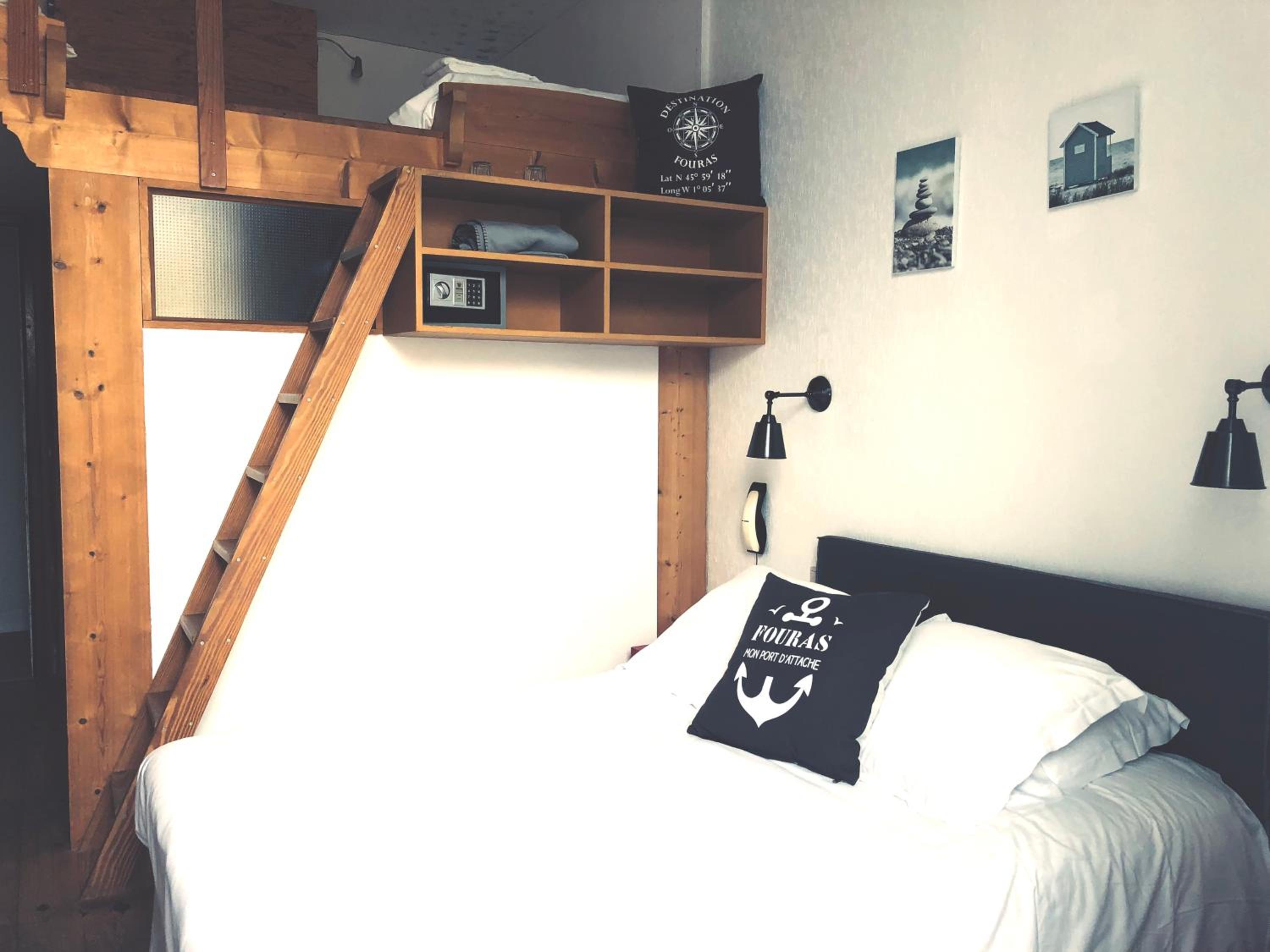 Family Room (2 Adults + 2 Children)