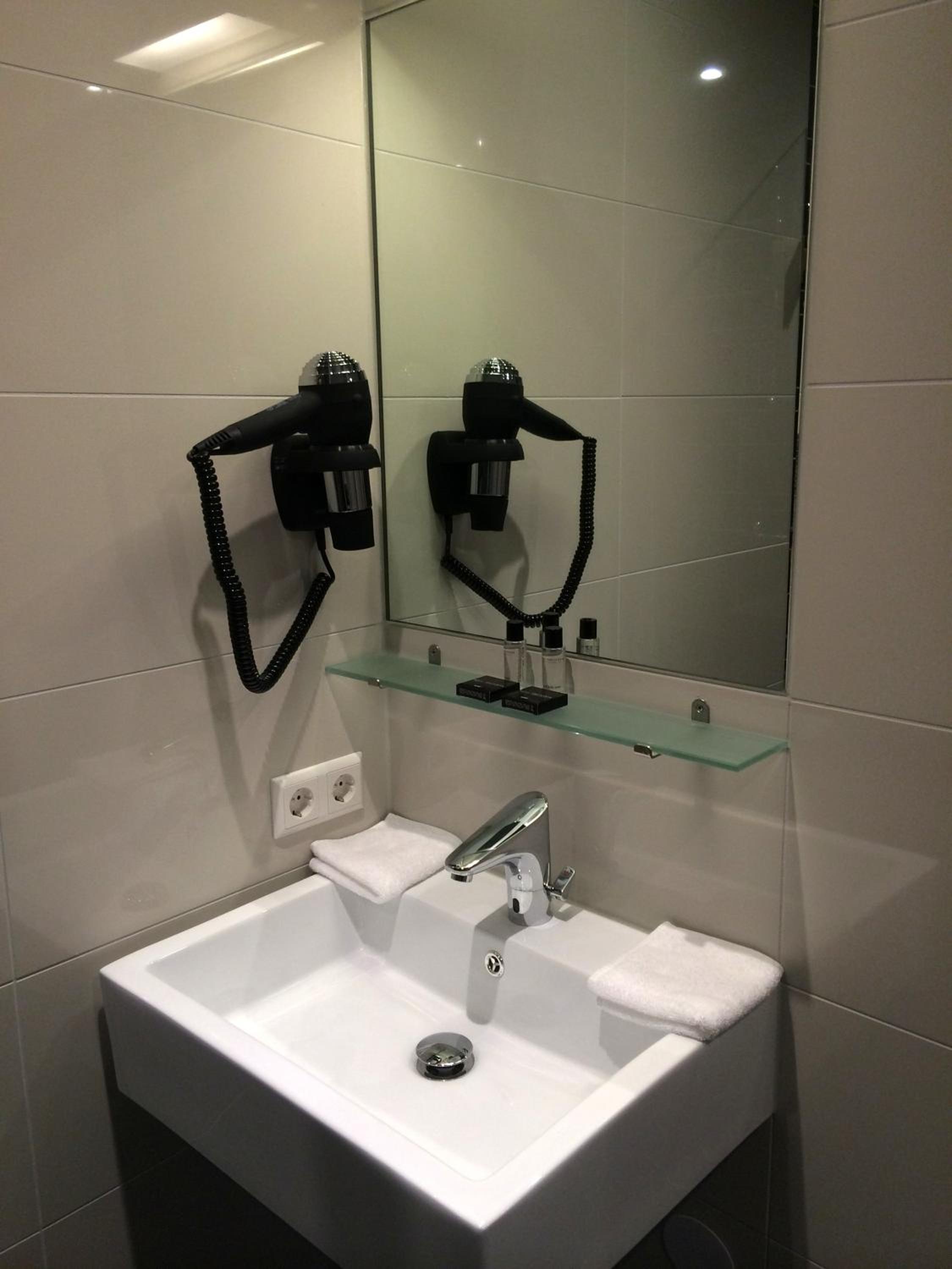 Small Deluxe Twin Room photo 2