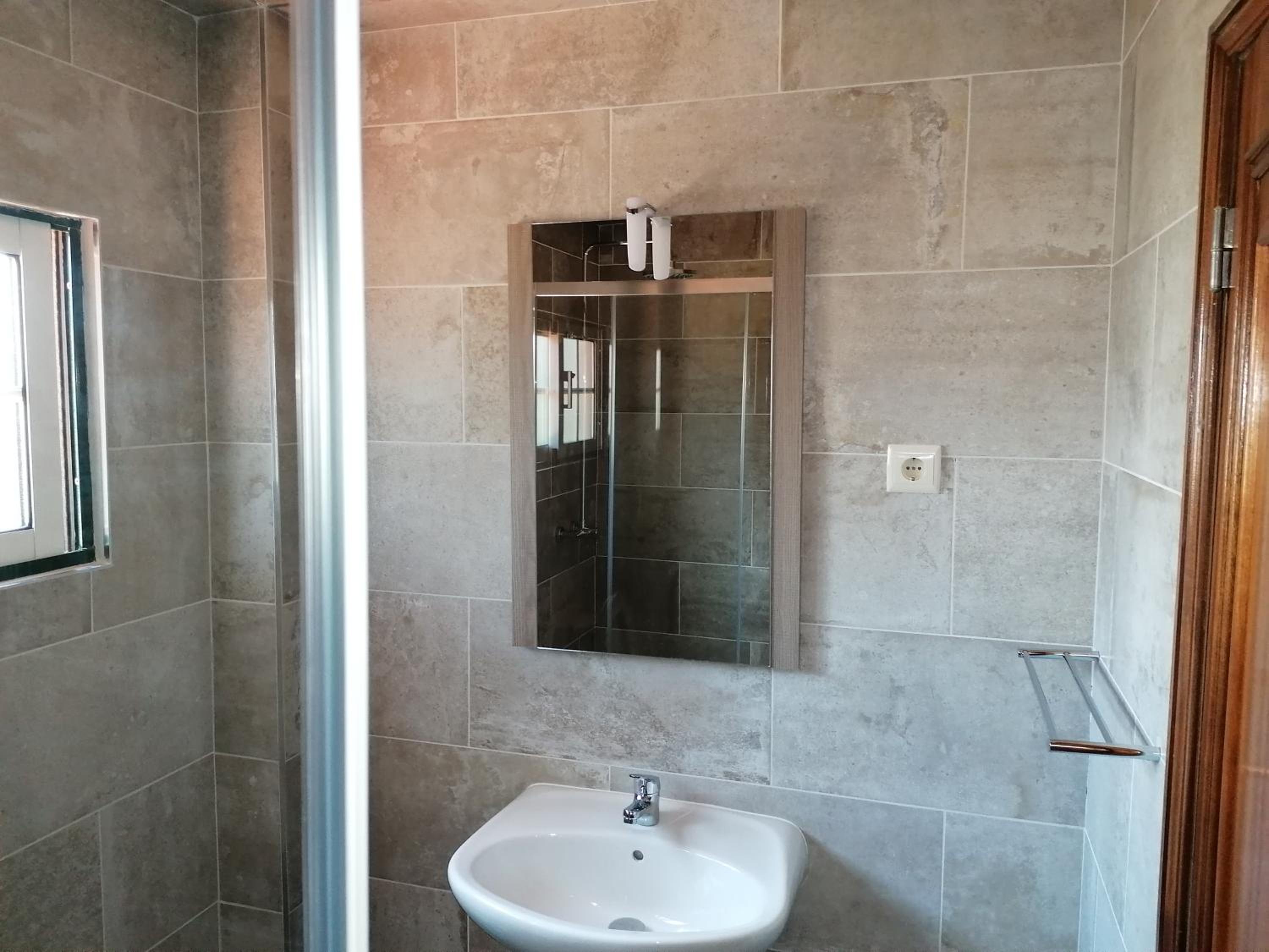 Triple Room with Bathroom - Photo 6
