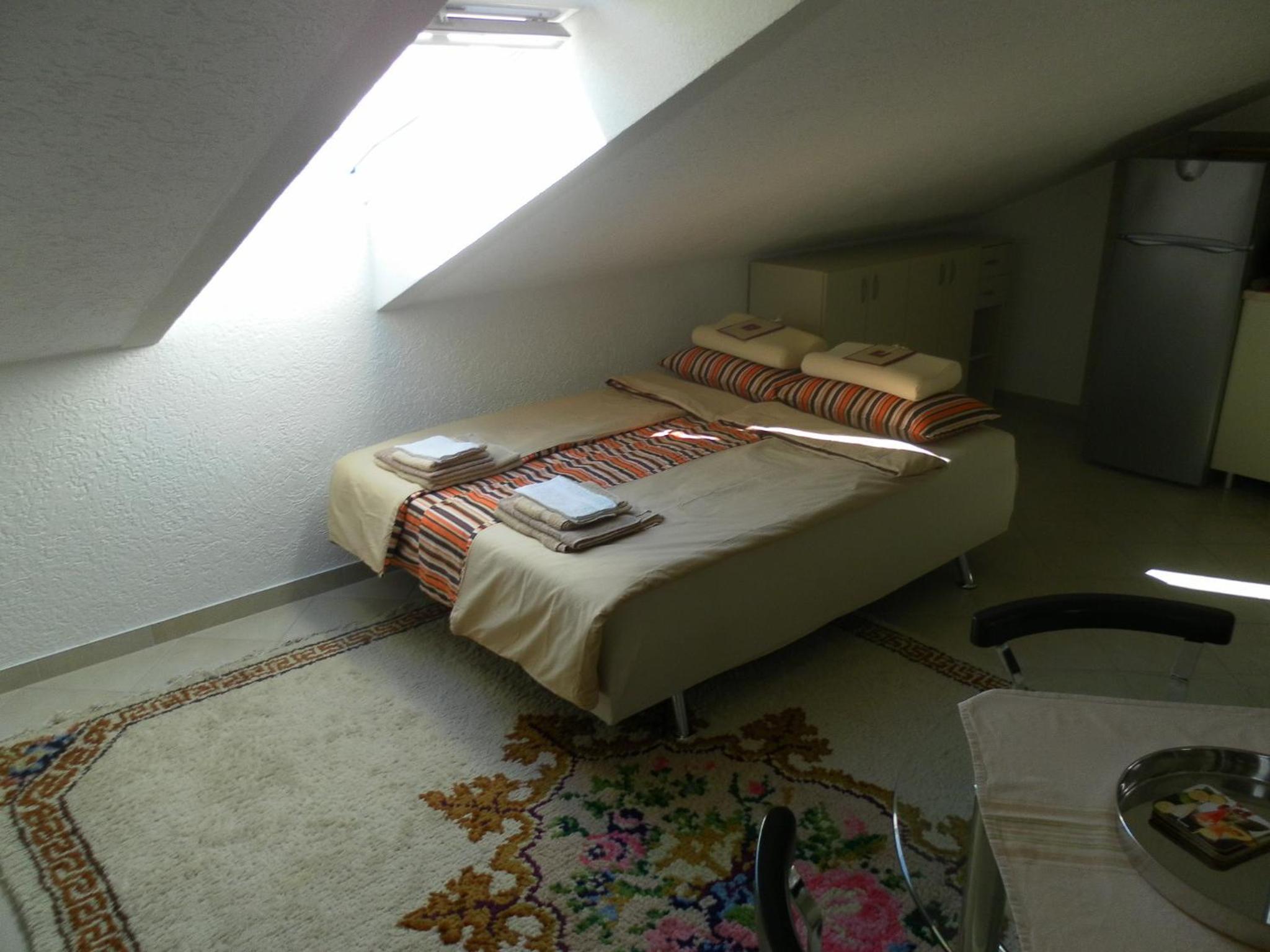 Comfort One-Bedroom Apartment with Sea View - Attic - Photo 5