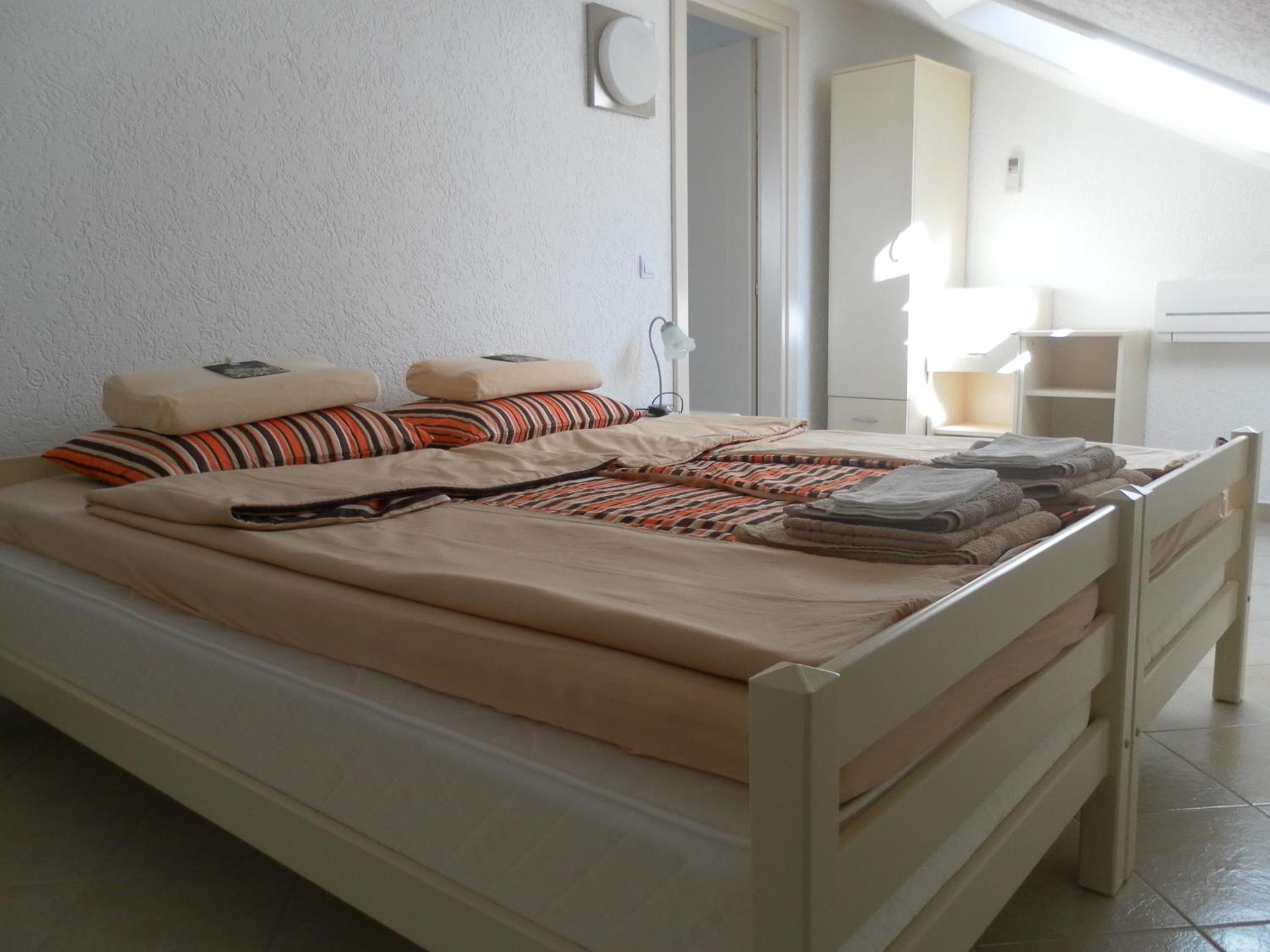 Comfort One-Bedroom Apartment with Sea View - Attic - Photo 6
