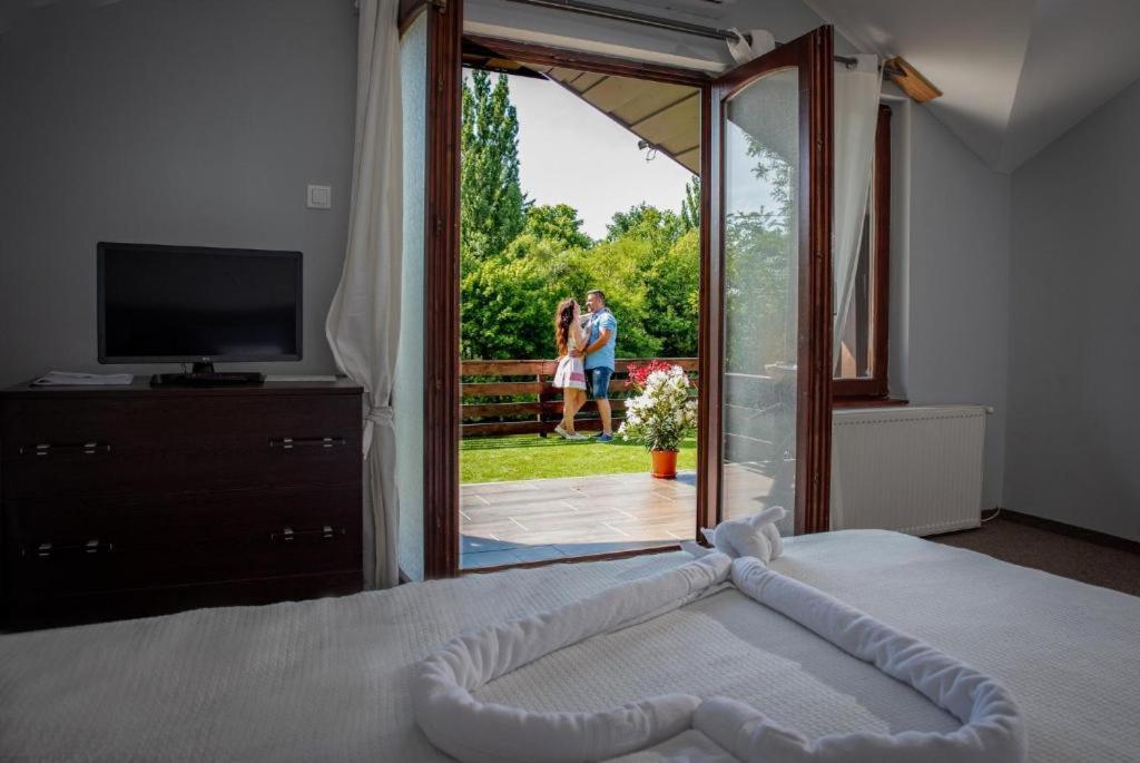Deluxe Double Room with Balcony photo 2