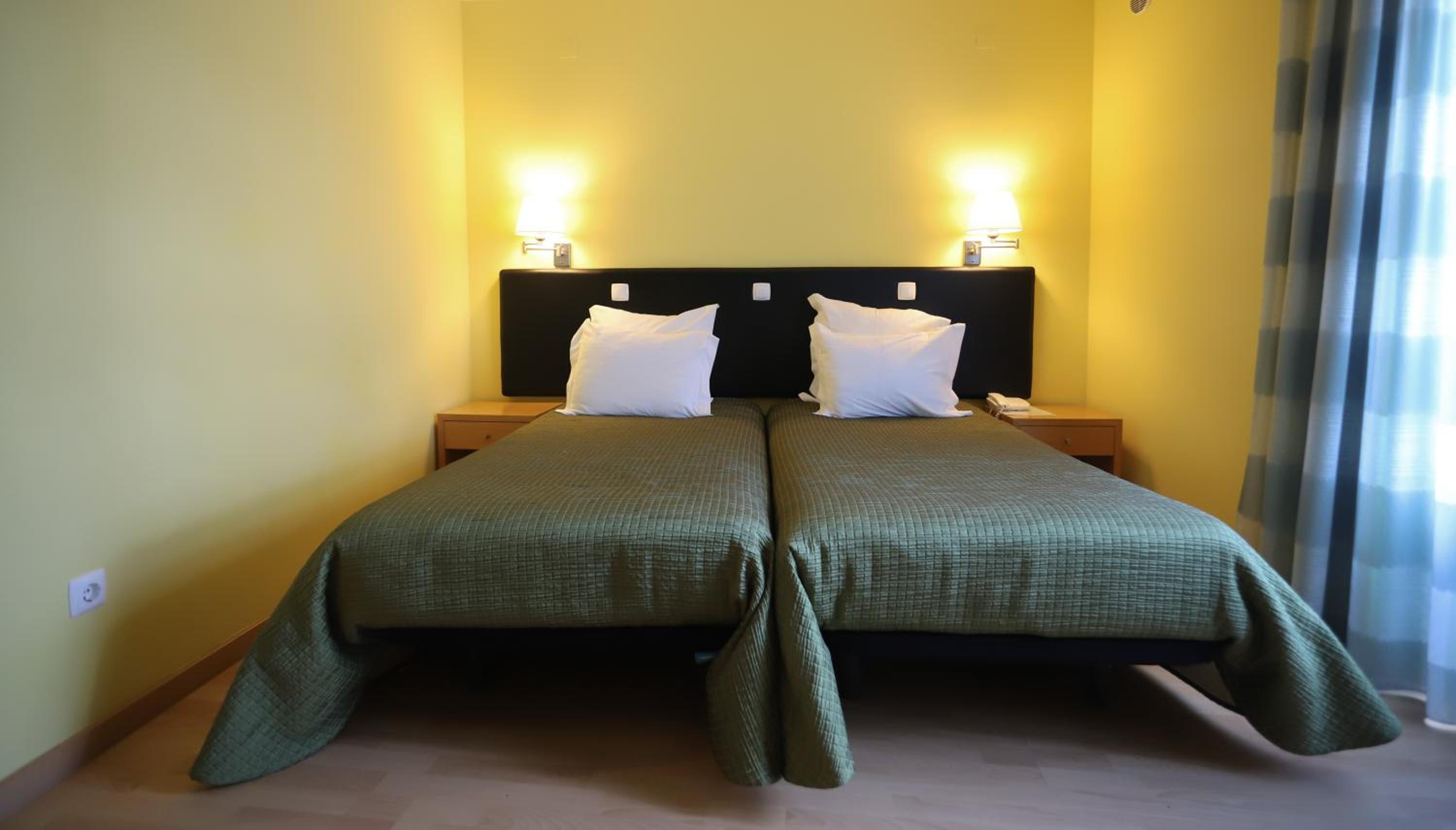 Twin Room - Photo 3