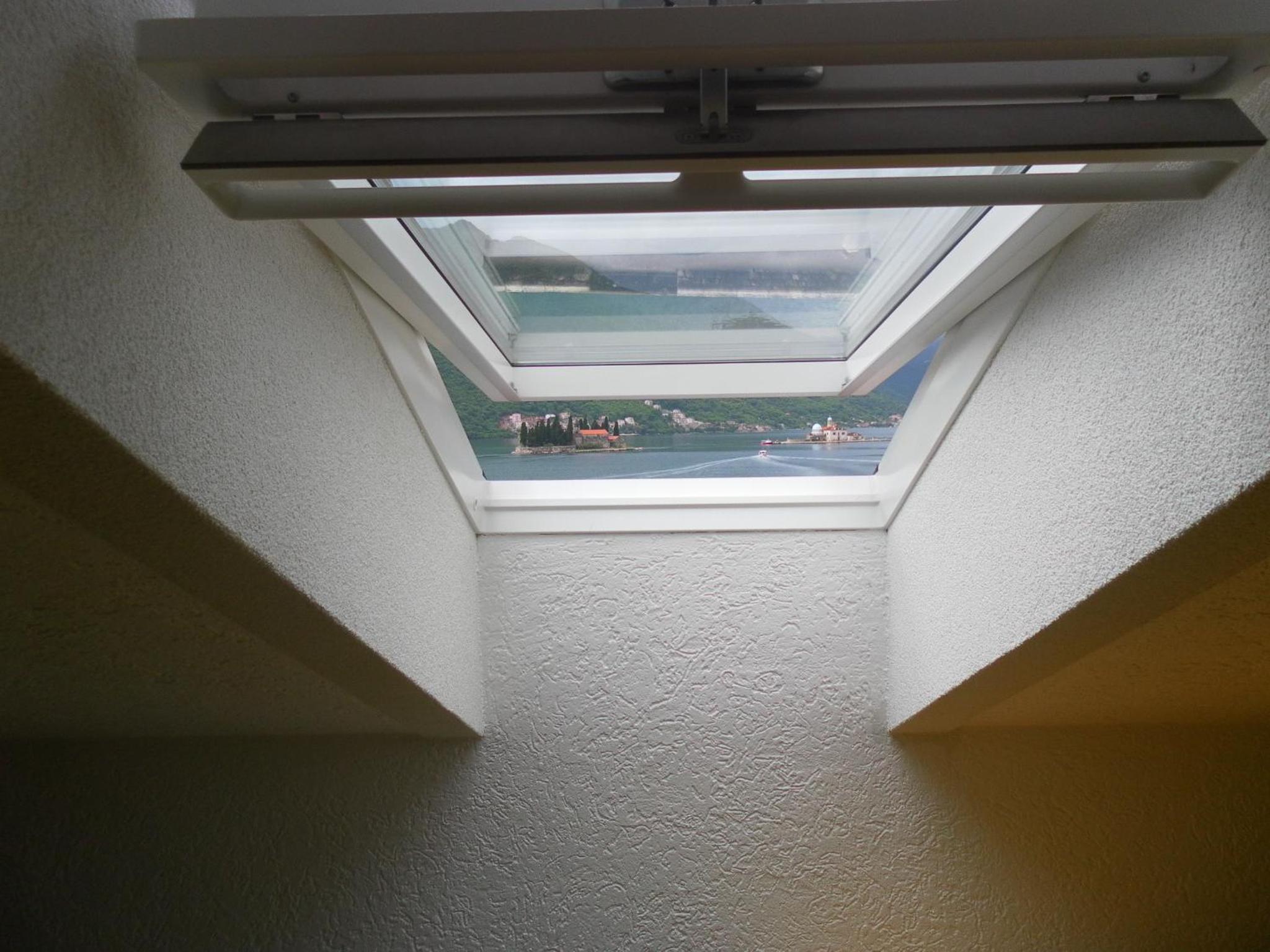 Comfort One-Bedroom Apartment with Sea View - Attic - Photo 9