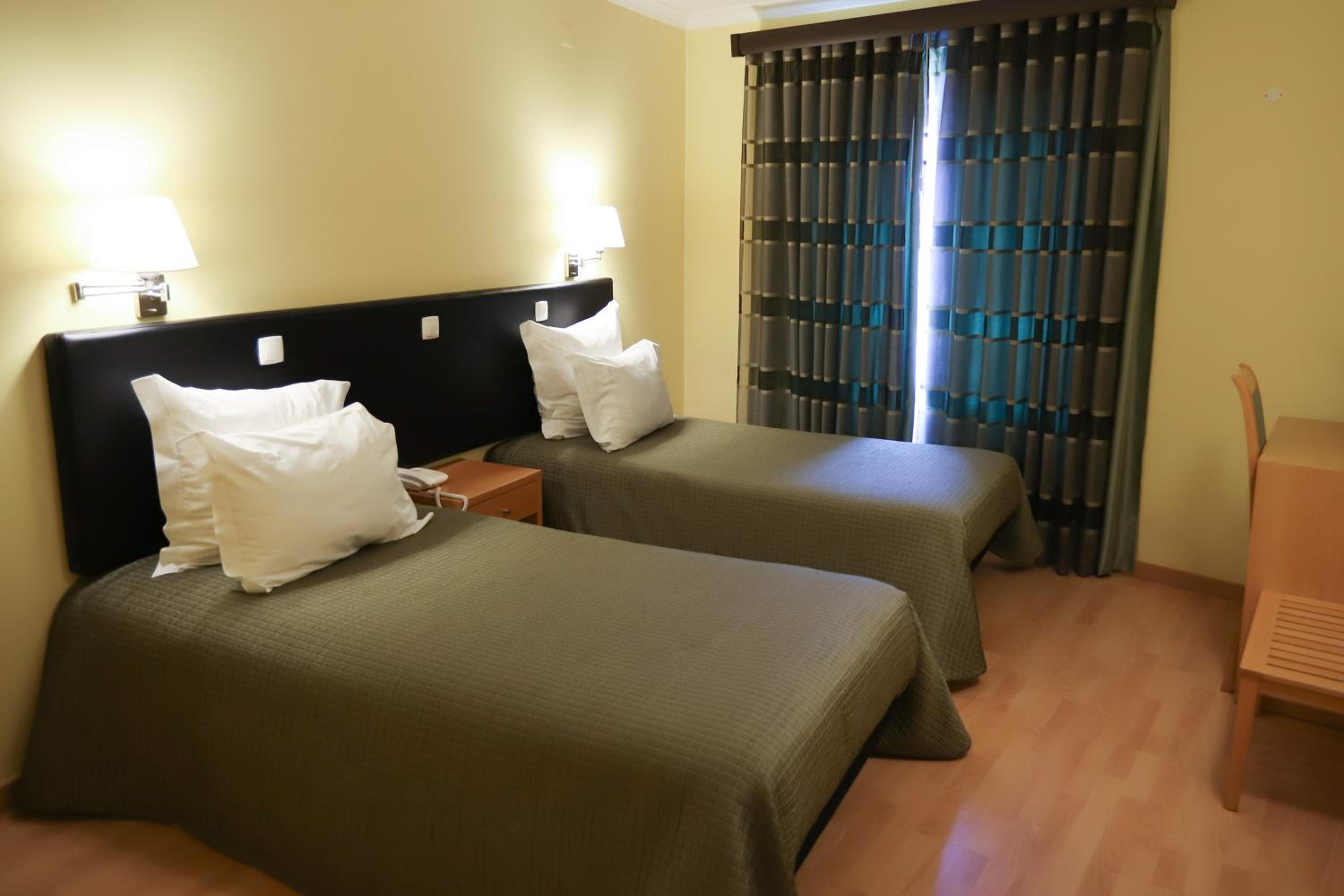 Twin Room - Photo 2