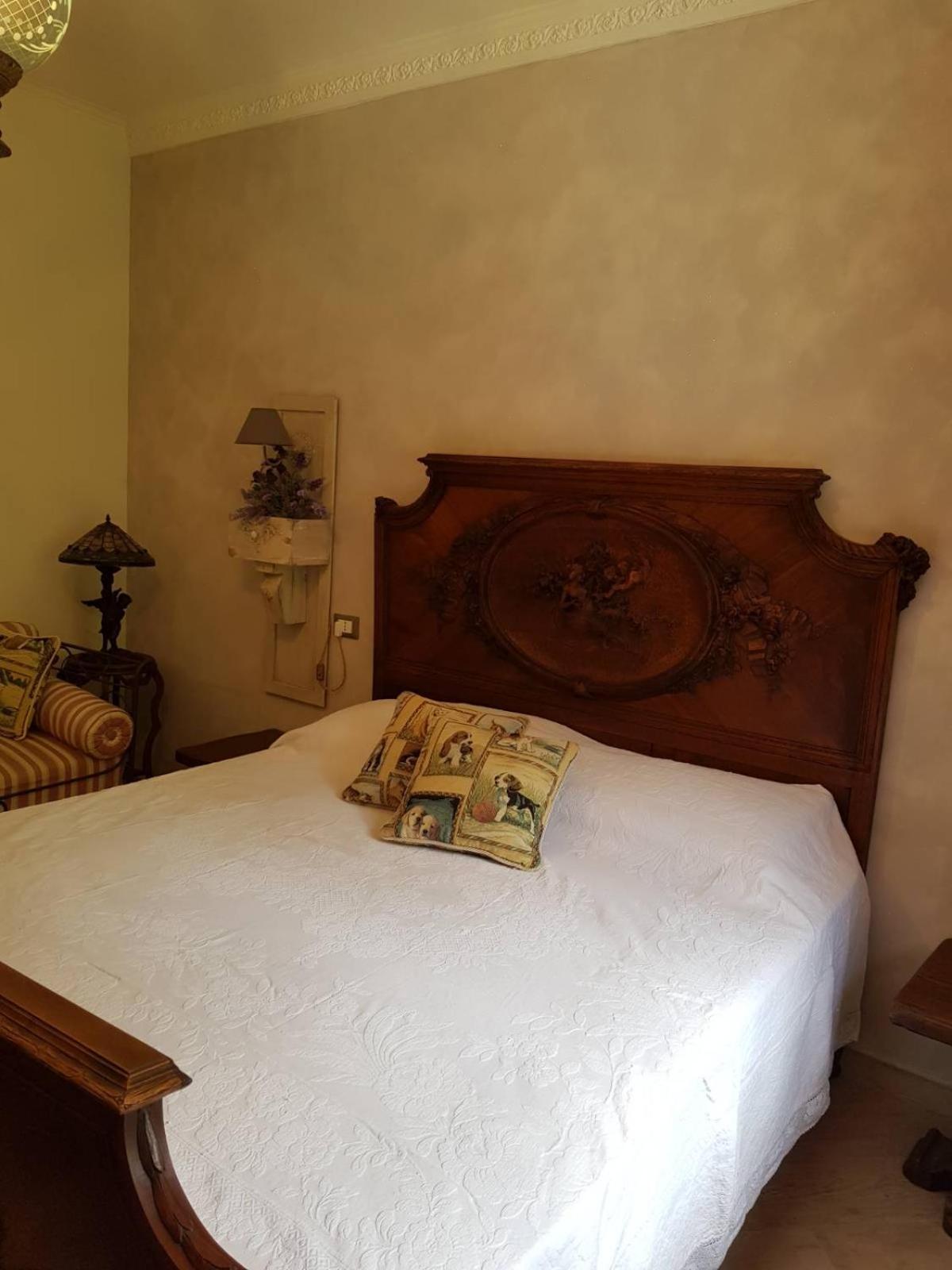 Deluxe Room (2 Adults + 1 Child)