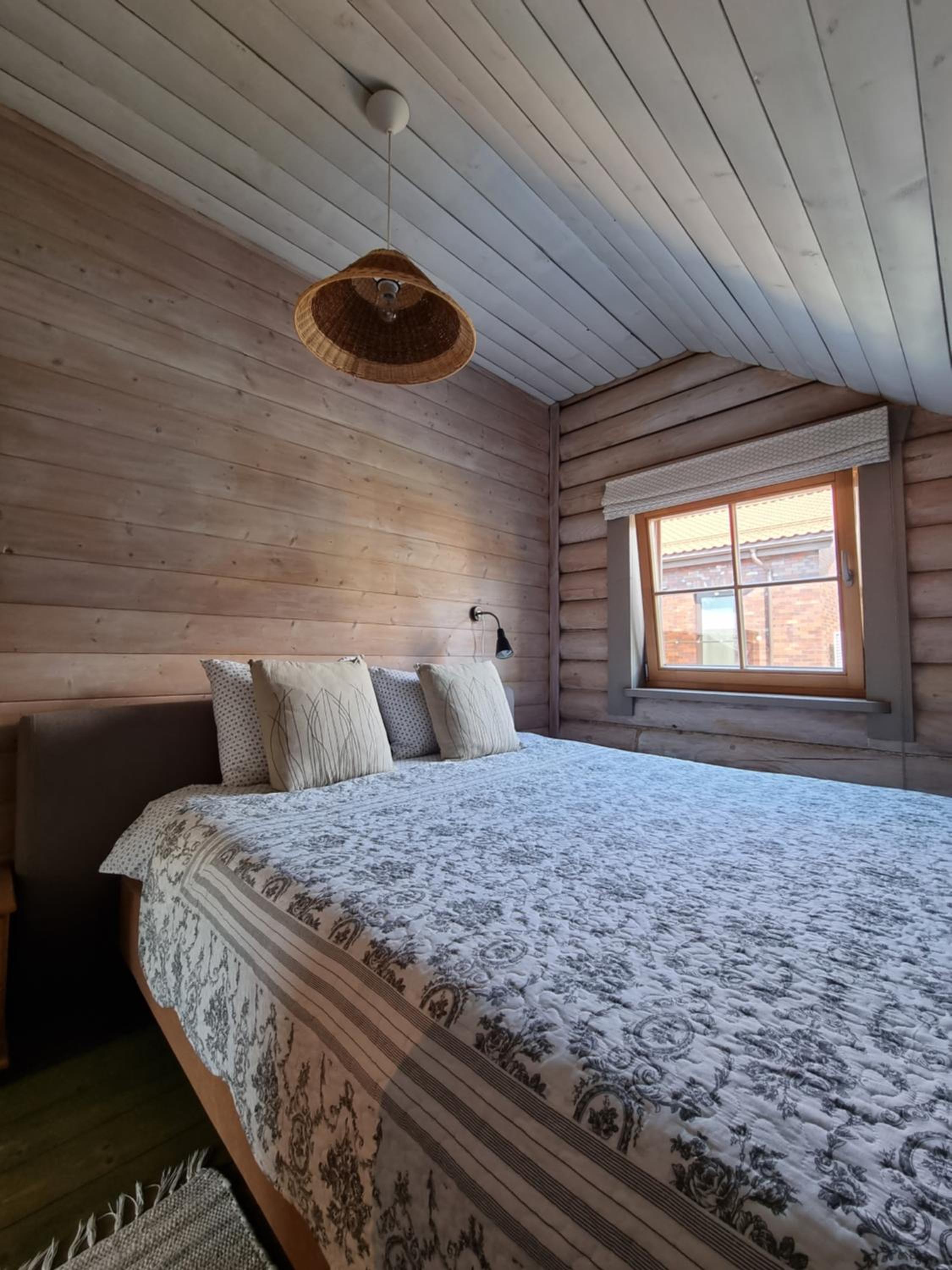 Three-Bedroom House - Photo 5