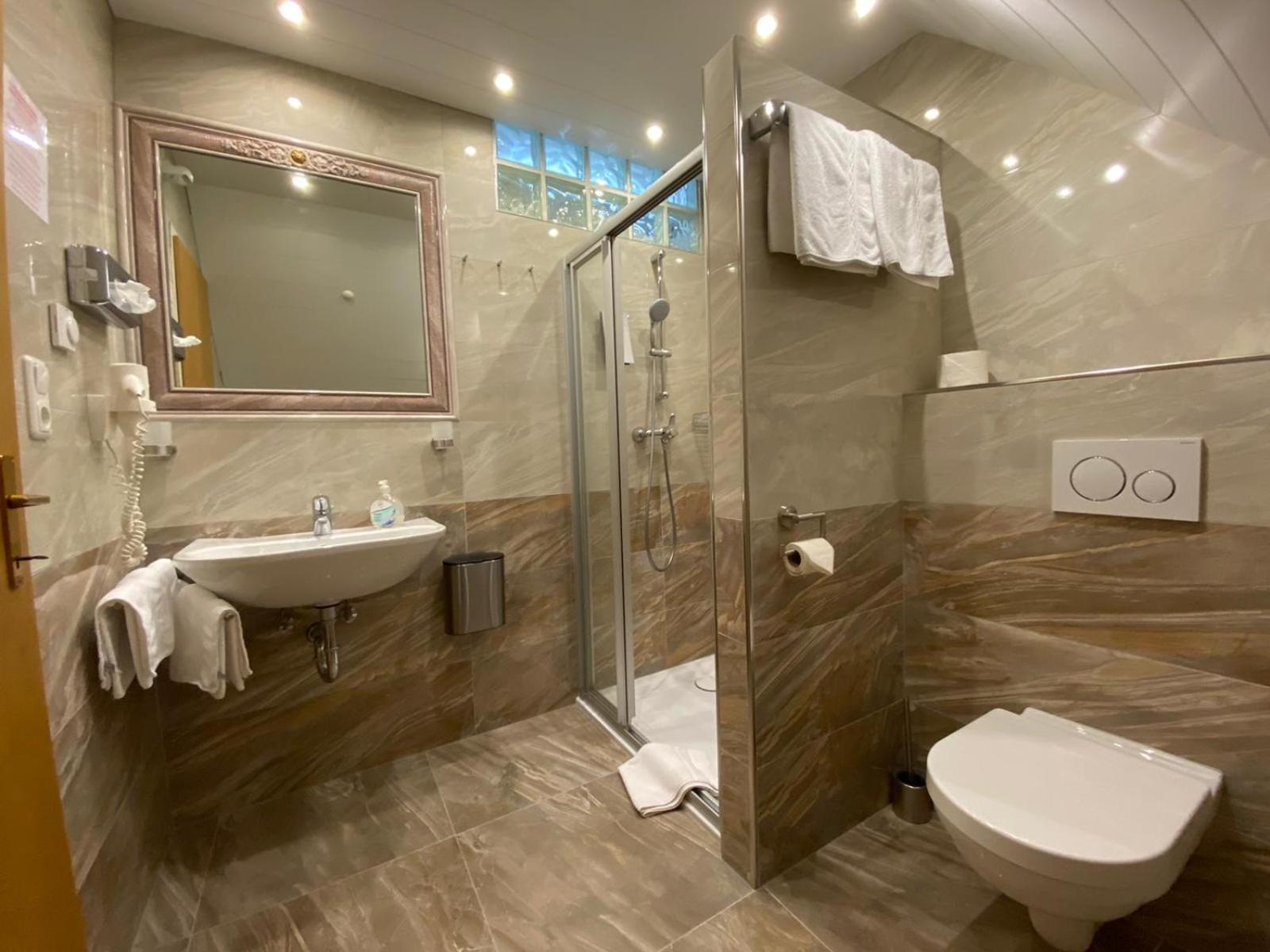 Double or Twin Room photo 3