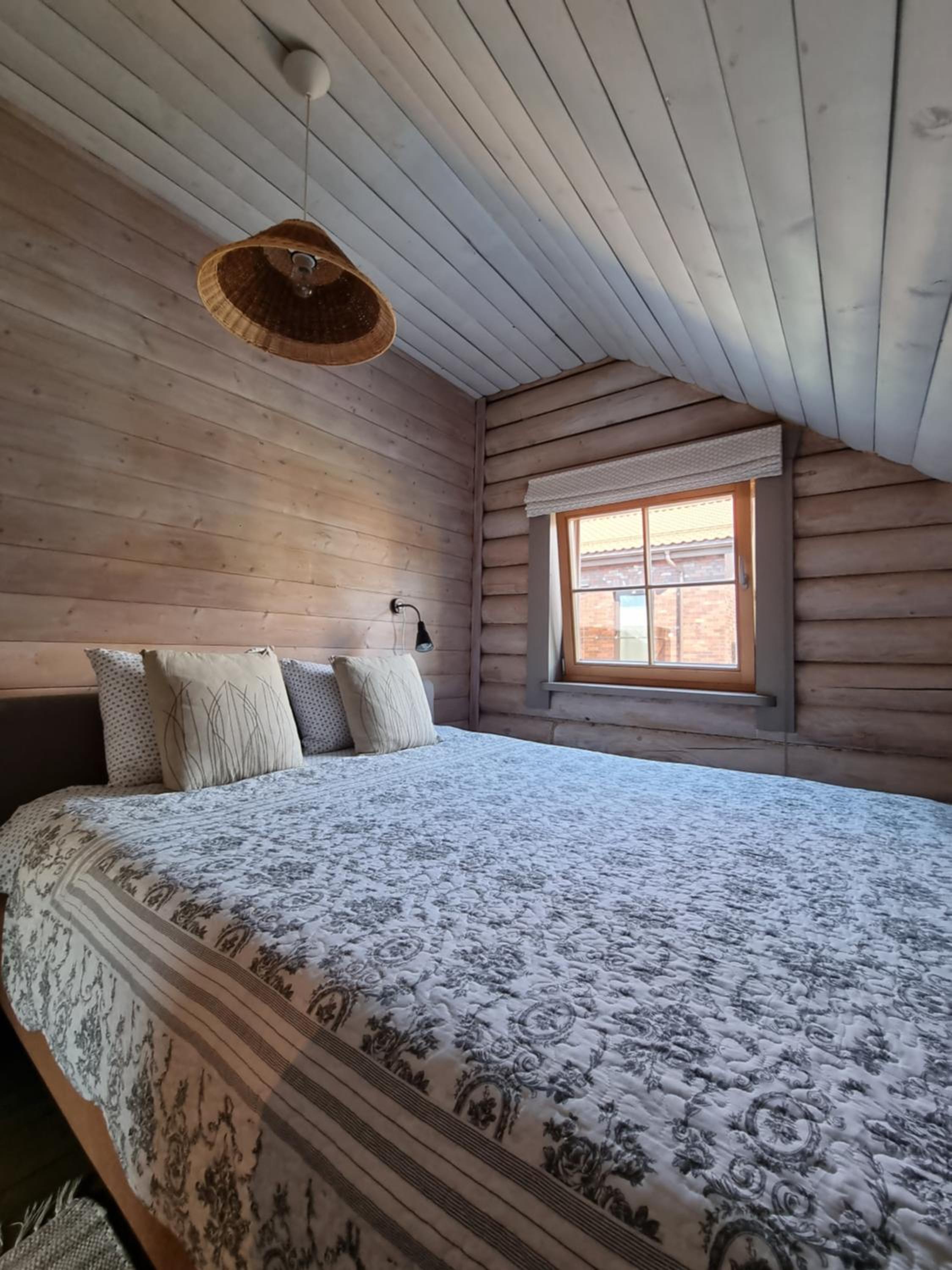 Three-Bedroom House - Photo 6