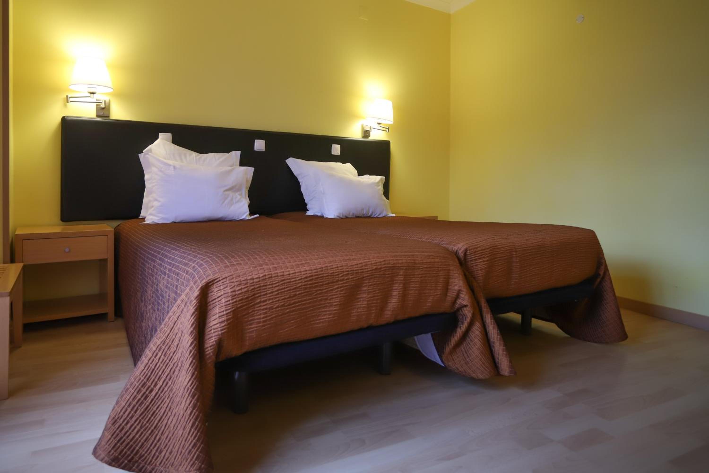 Twin Room - Photo 1