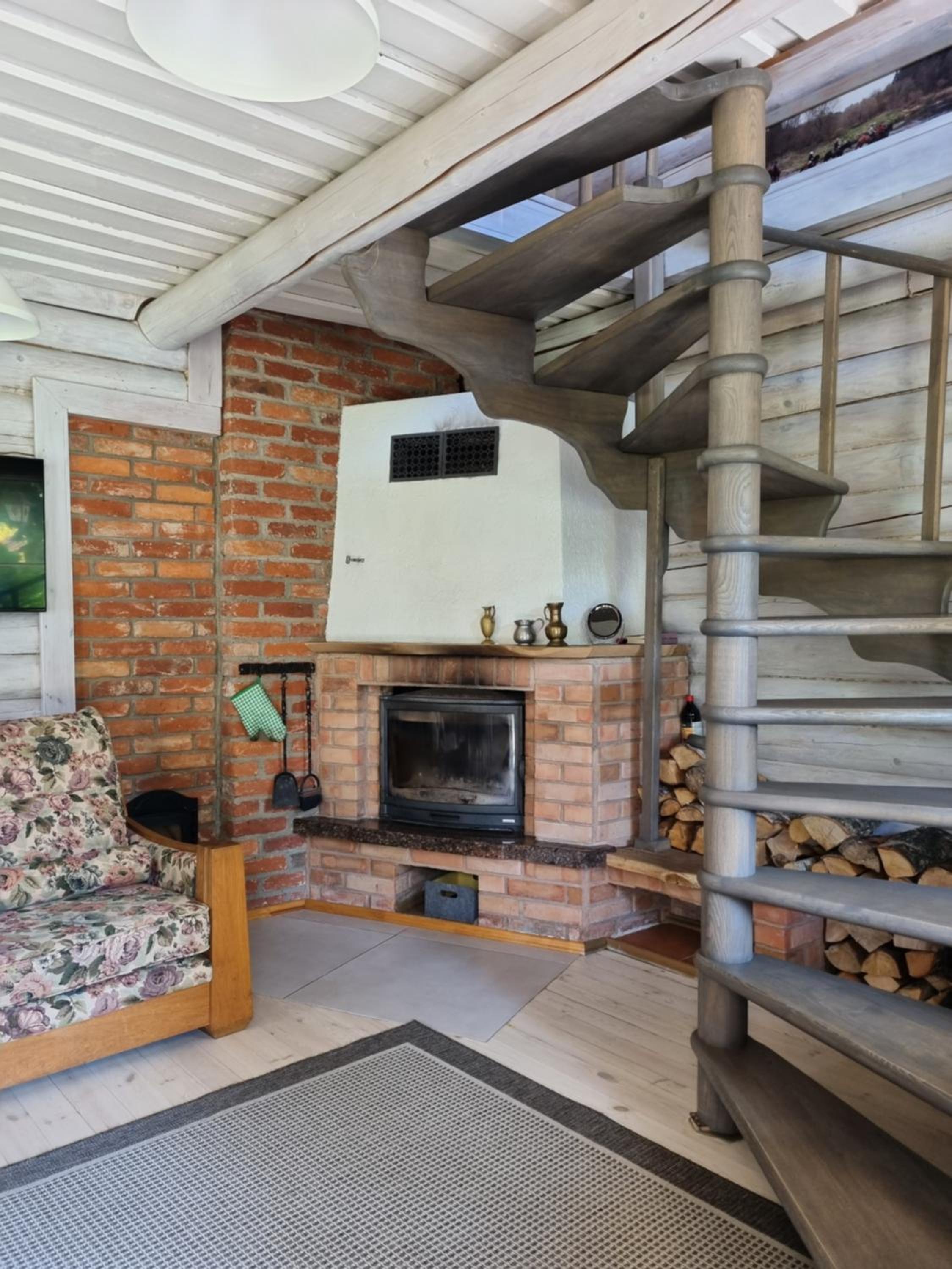 Three-Bedroom House - Photo 11