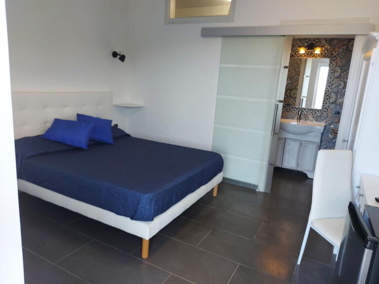 Double Room with Private Bathroom photo 3