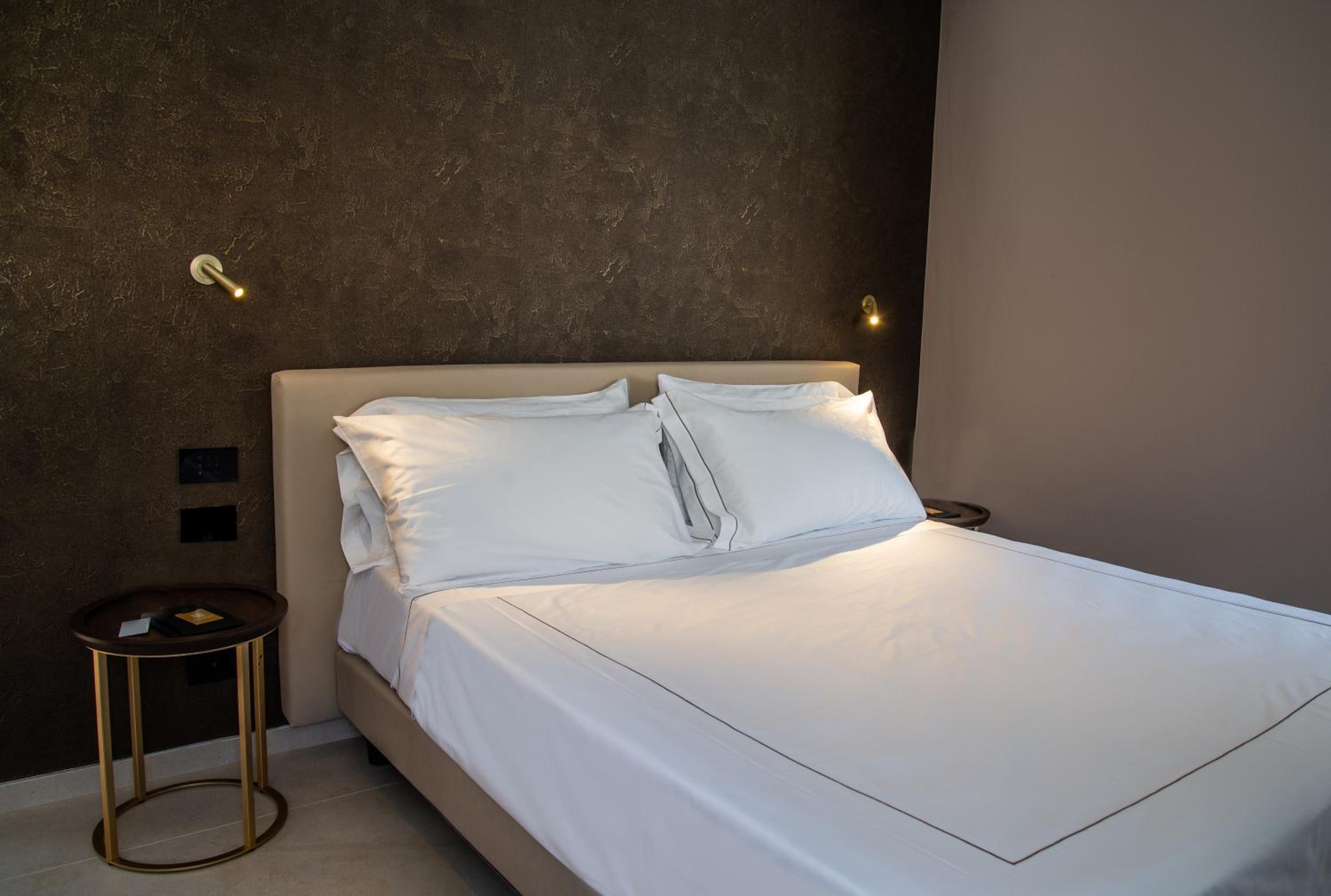 Standard Double Room - Photo 1