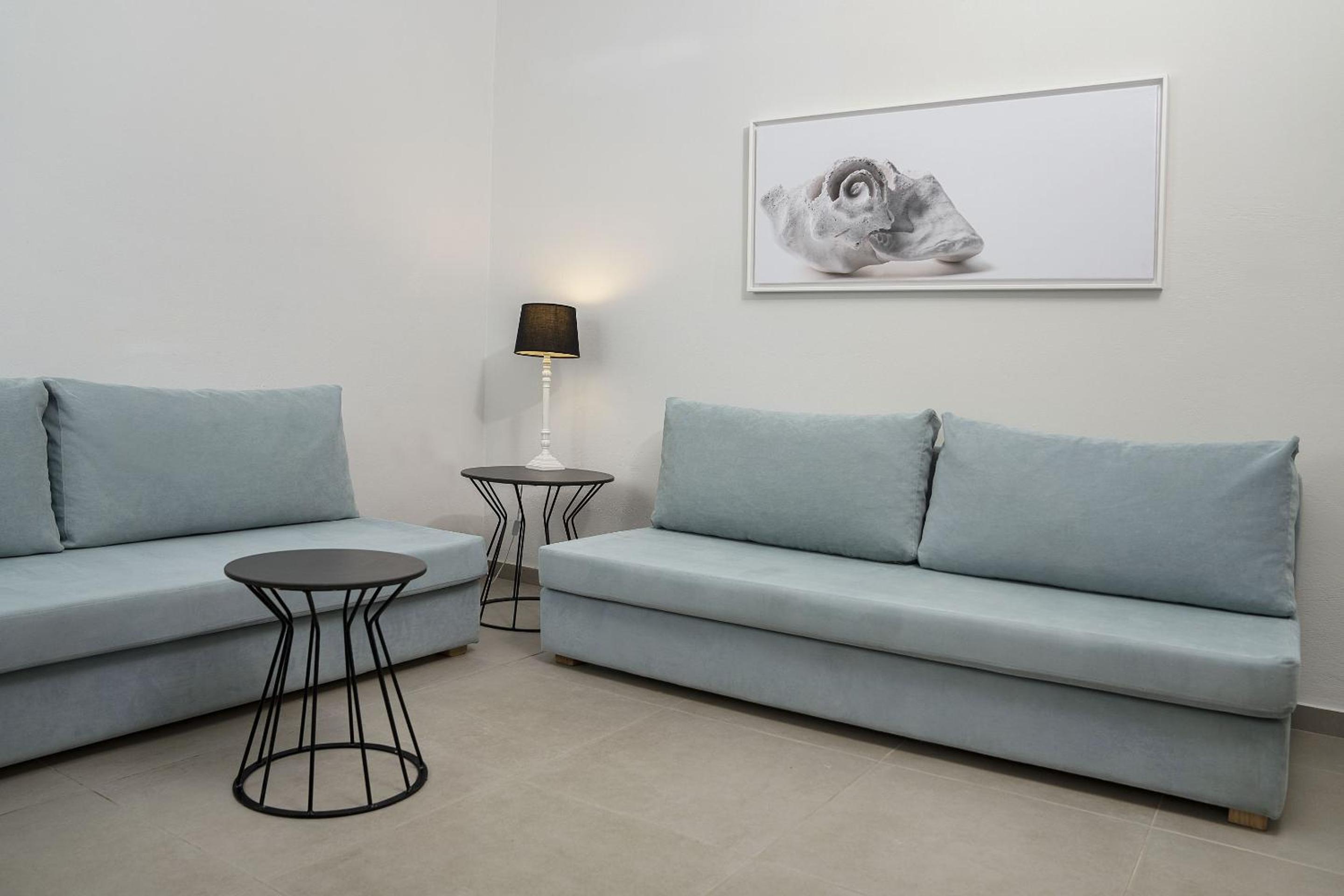 Family Room with Garden View