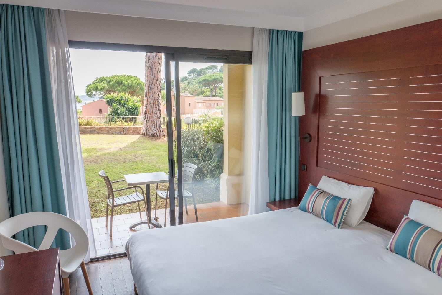 Club Double Room Poolside photo 1