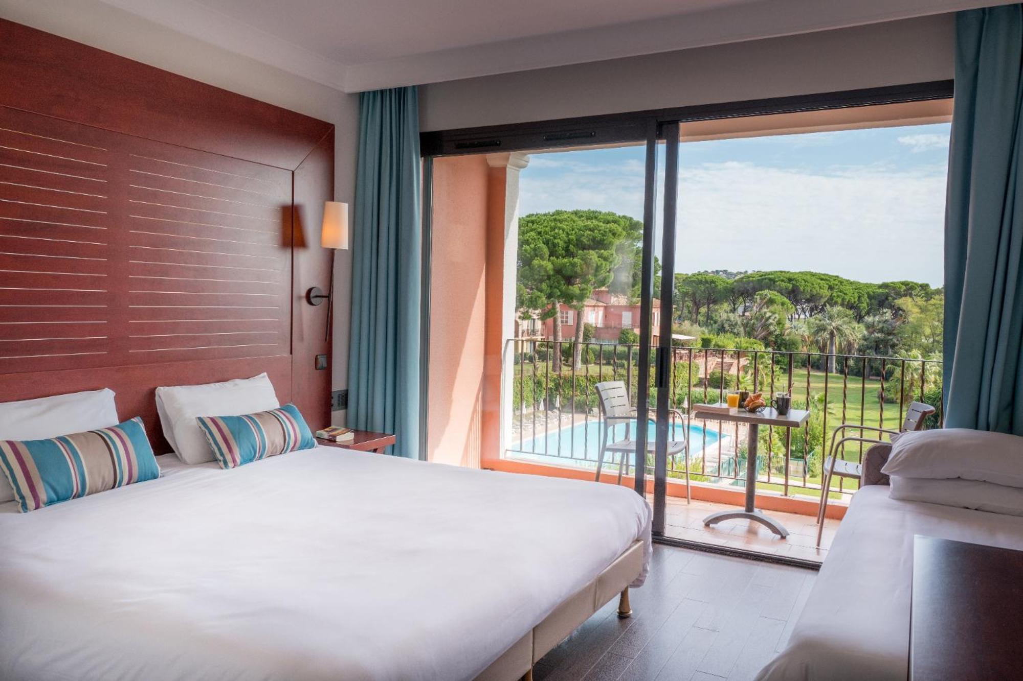Club Triple Room Pool View photo 1