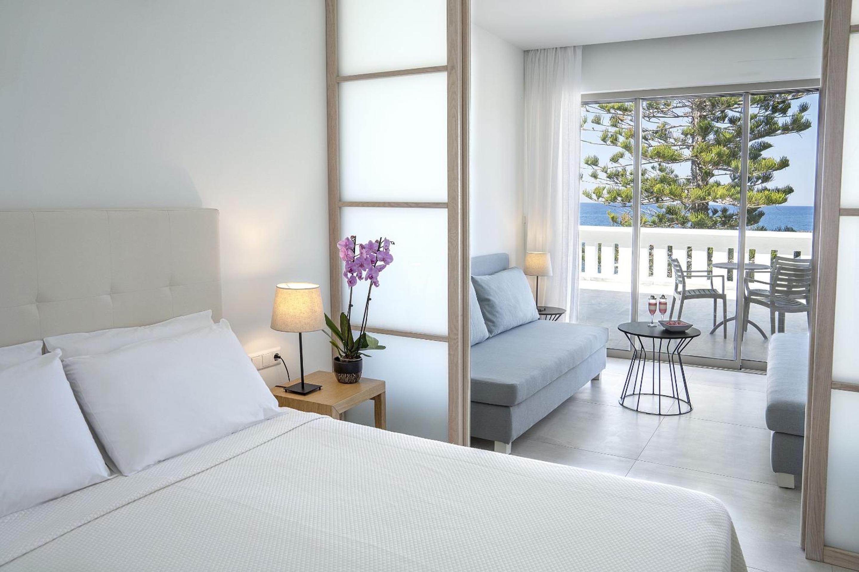 Family Room with Sea View