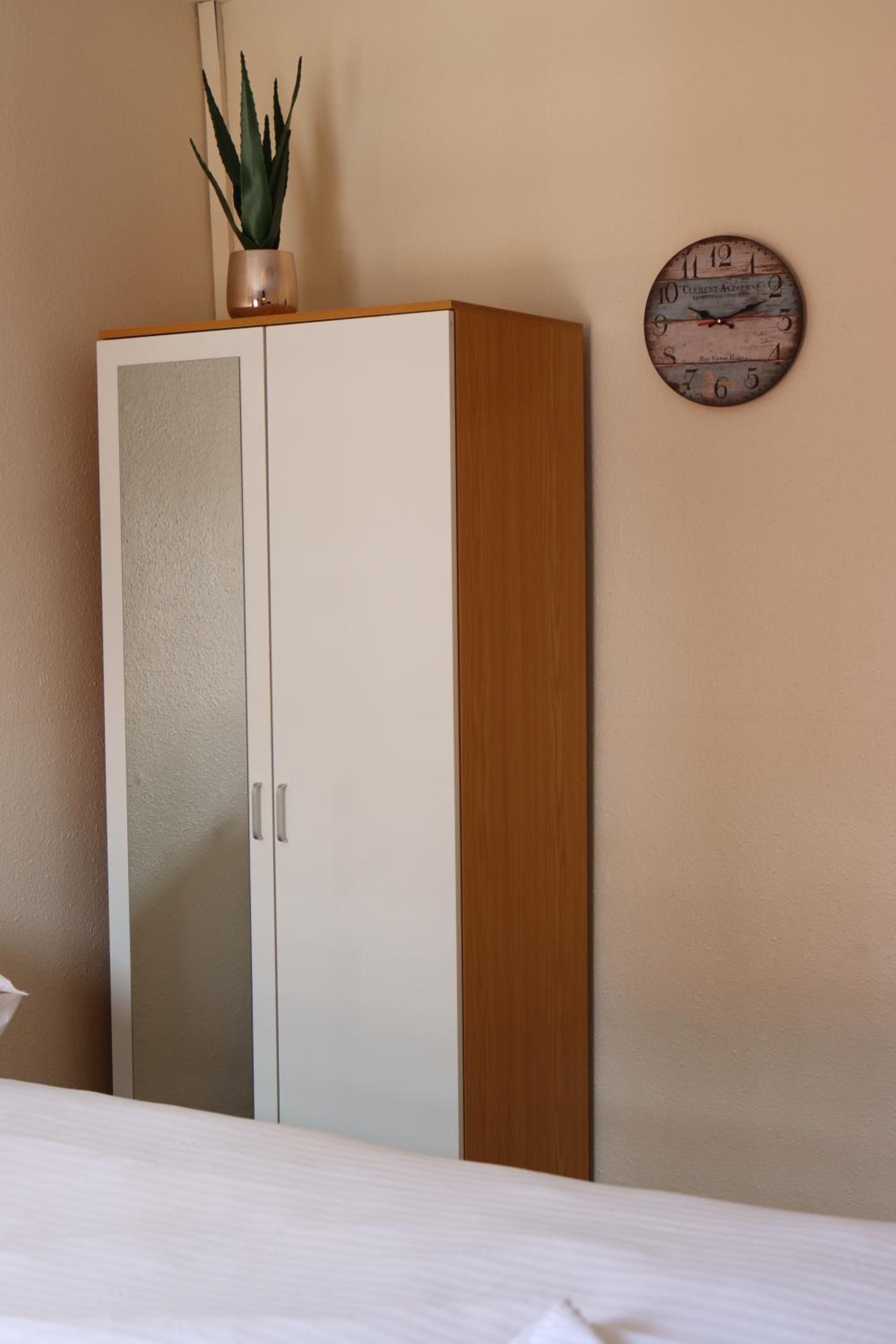 Standard Double Room - Photo 7