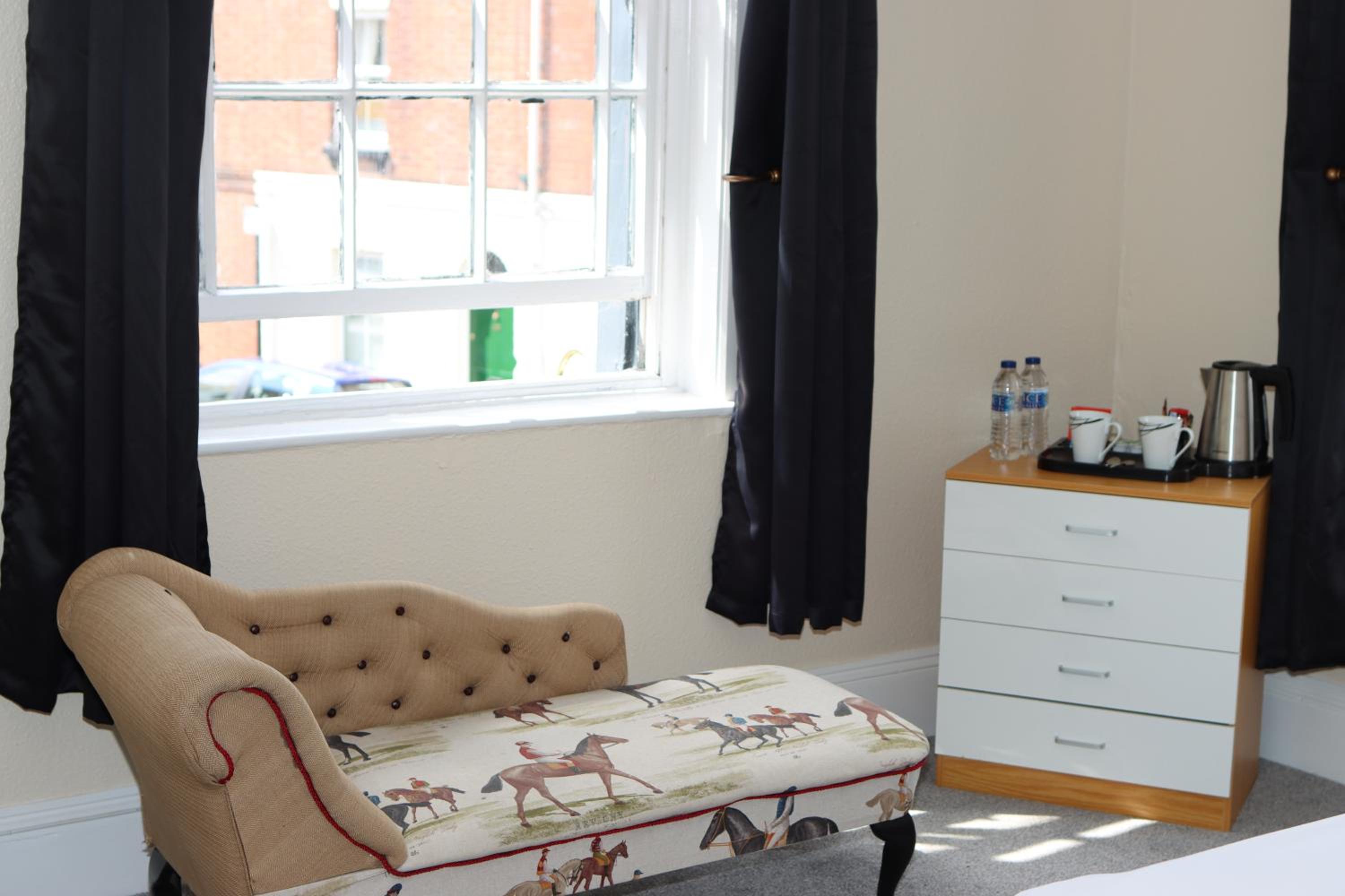 Standard Double Room - Photo 10