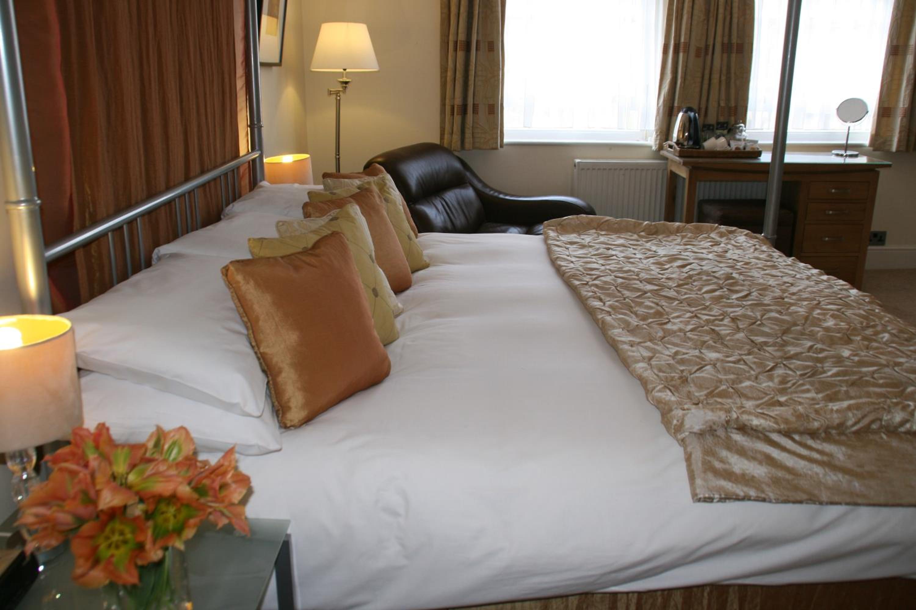 Double Room with Four Poster Bed photo 3