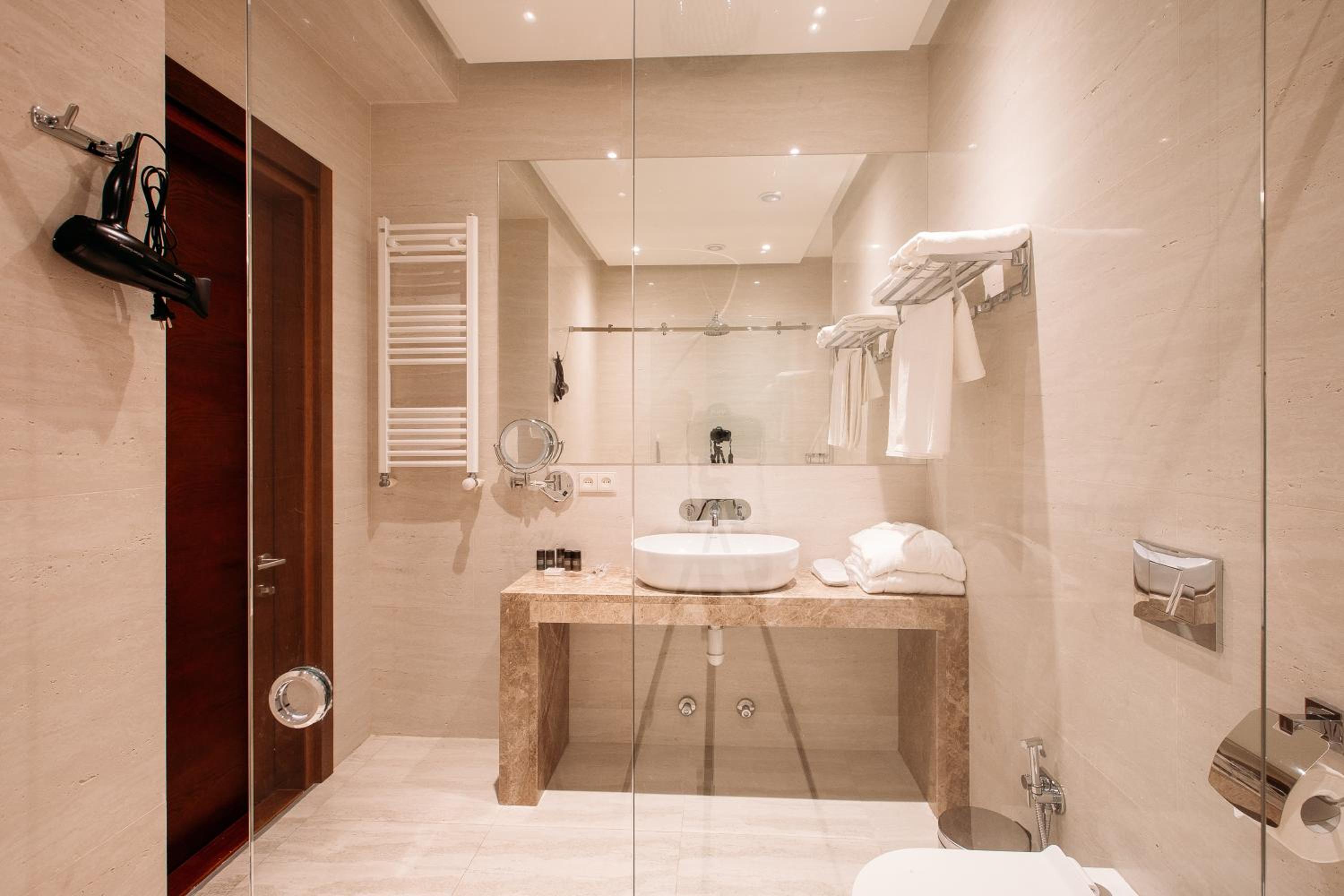 Superior Suite - Photo 6