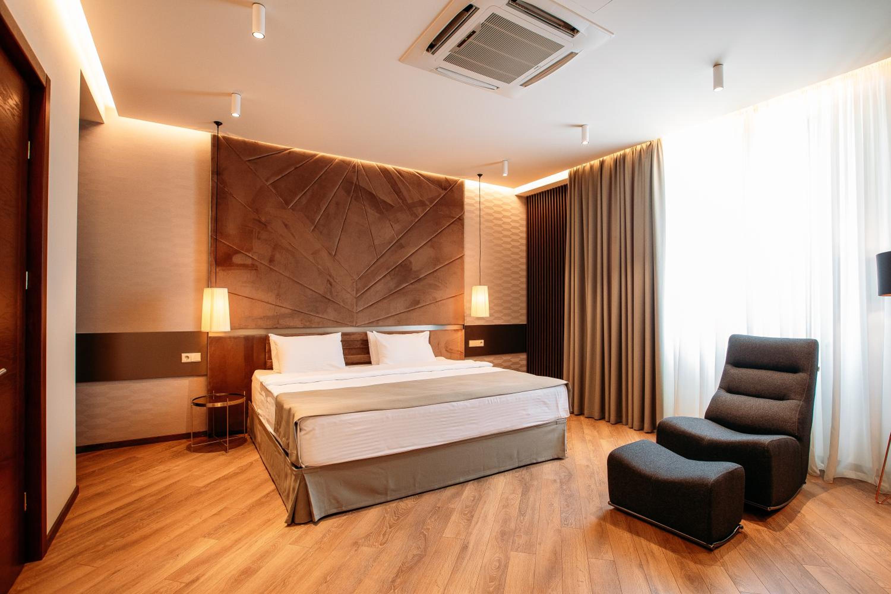 Superior Suite - Photo 3