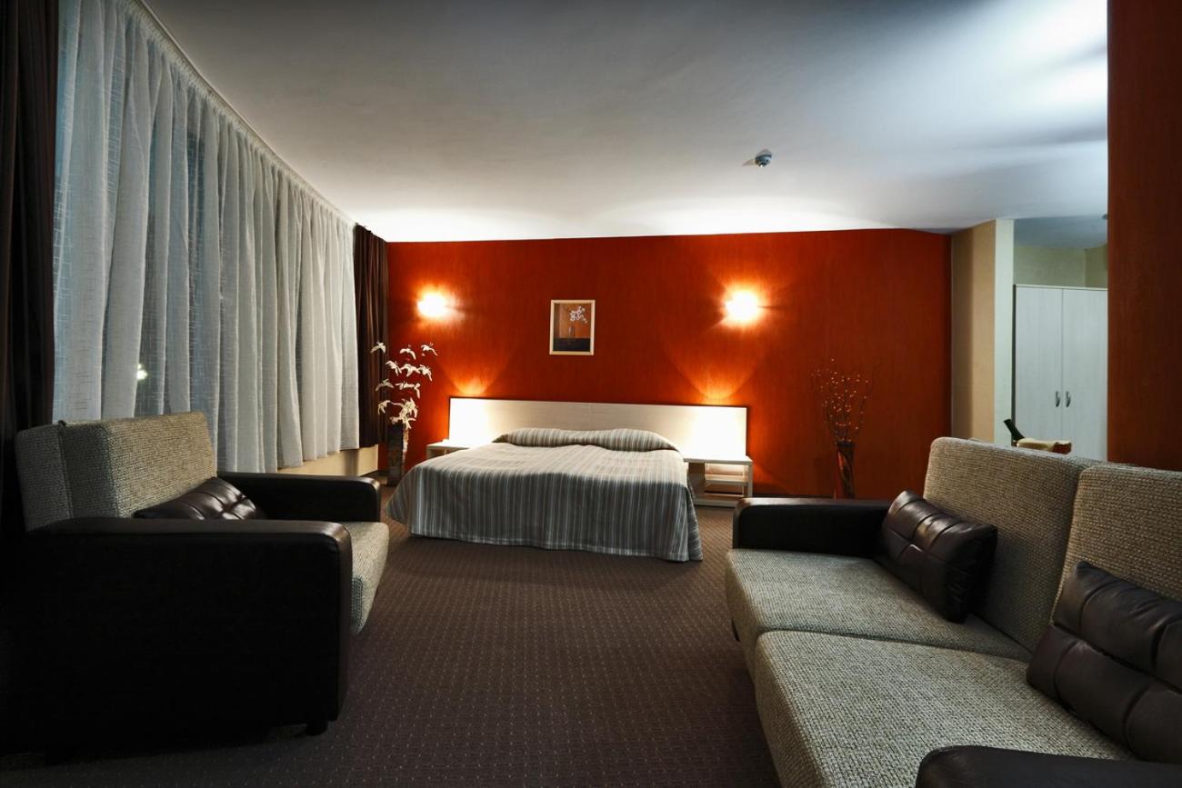 Double or Twin Room with Private Bathroom - Photo 9