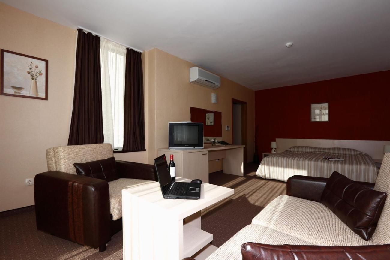 Double or Twin Room with Private Bathroom - Photo 1