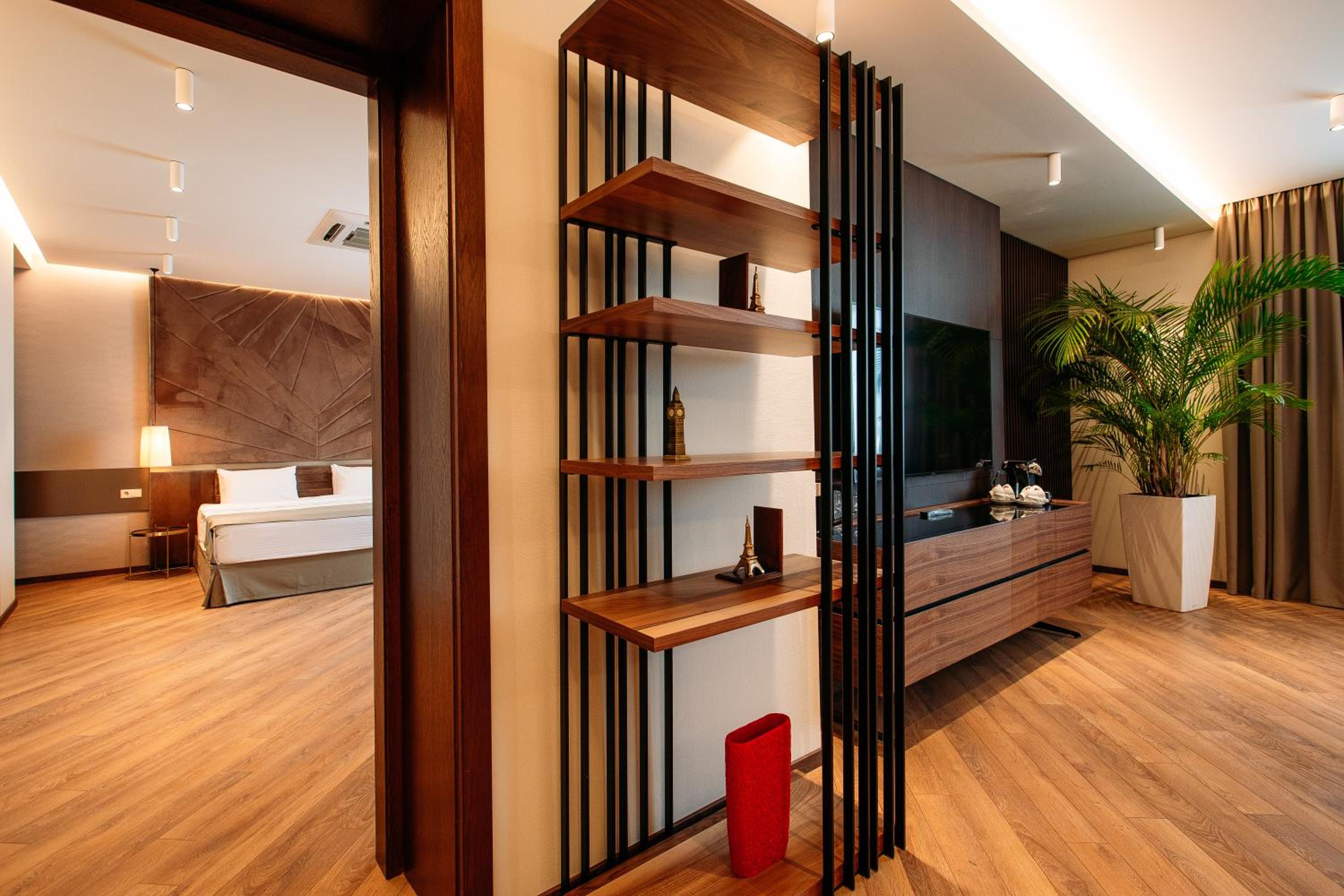 Superior Suite - Photo 5