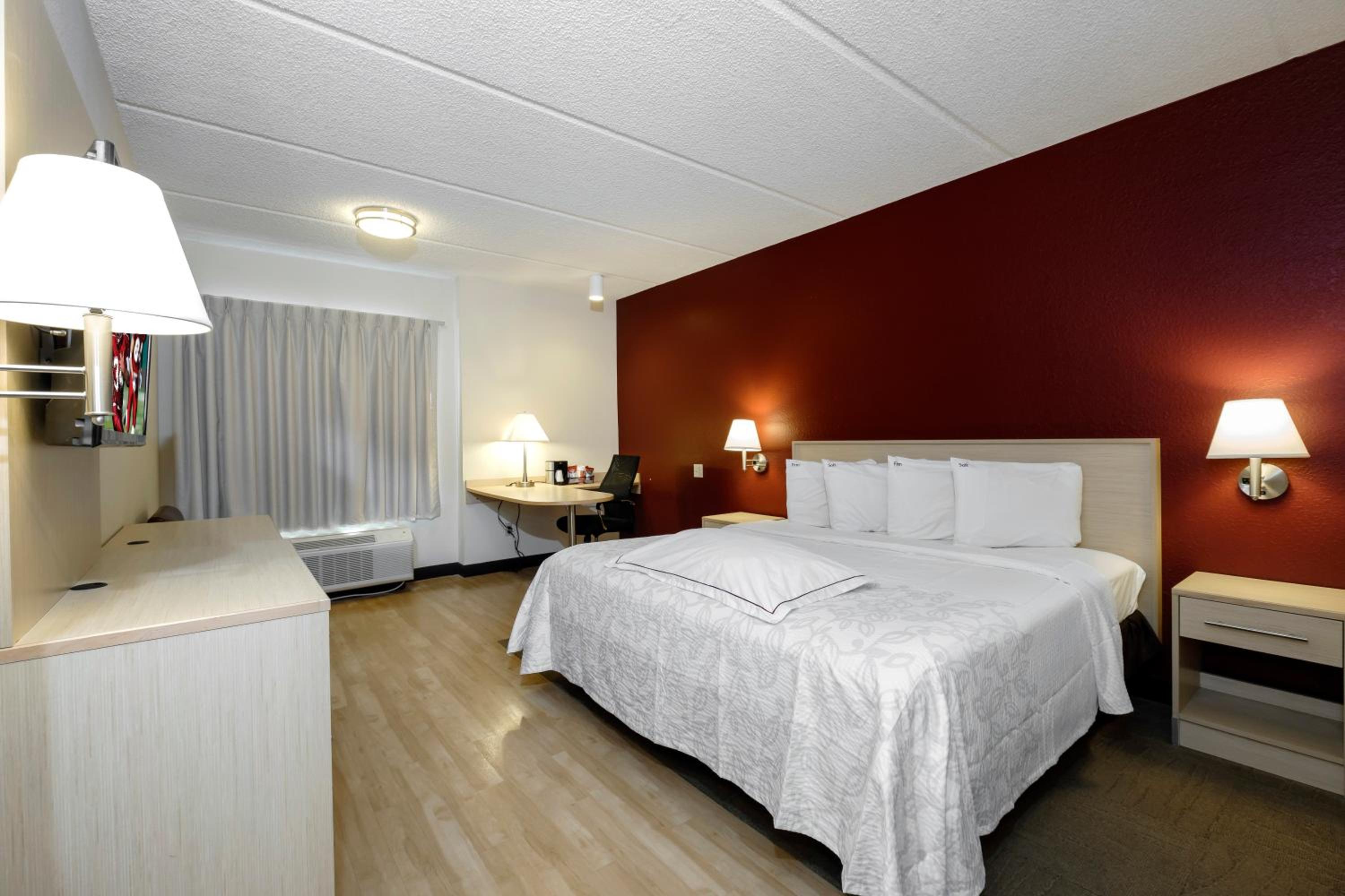Premium King Room Smoke Free (Upgraded Bedding and Snack Box) - Photo 1