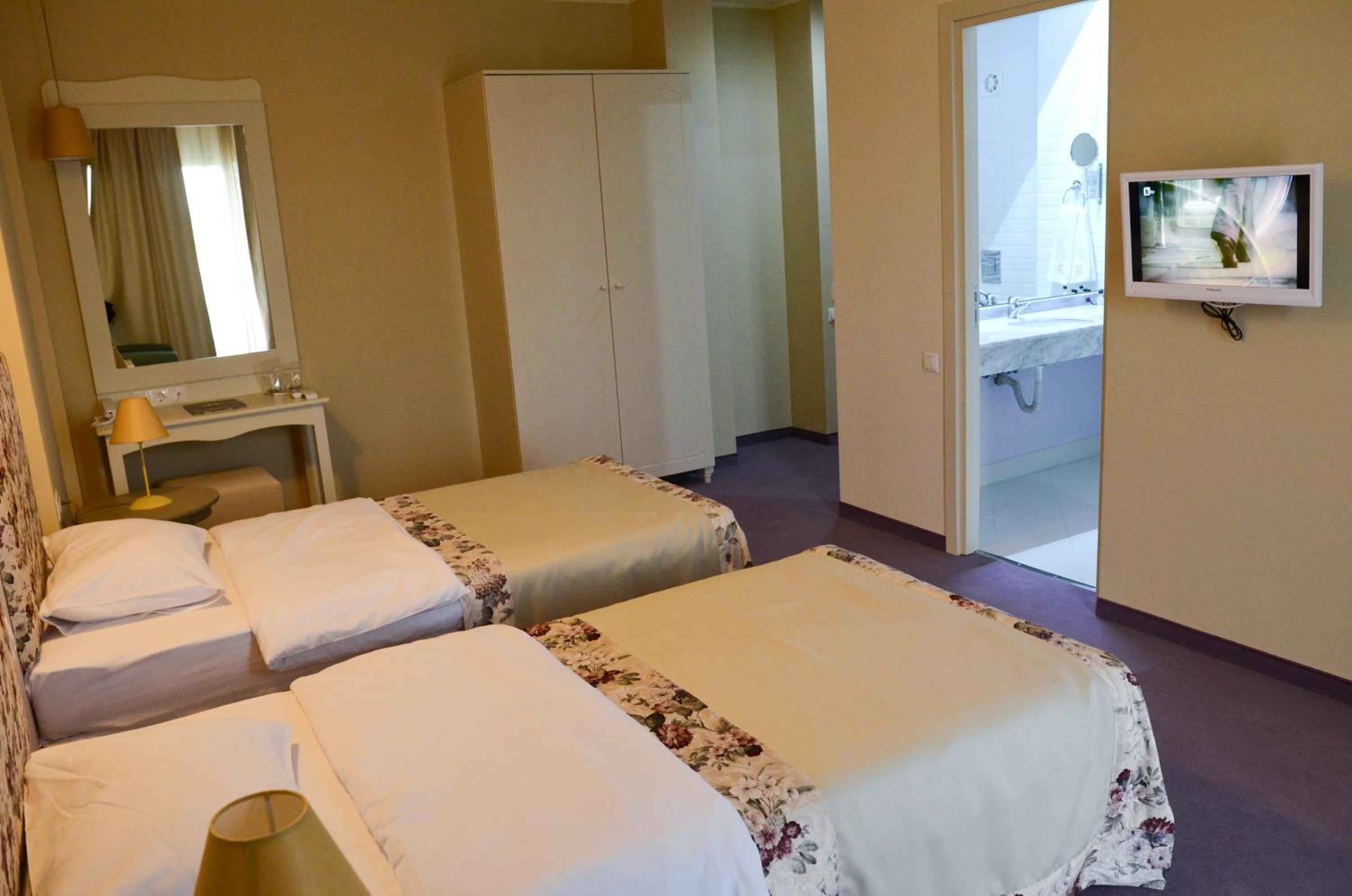 Twin Room - Photo 3