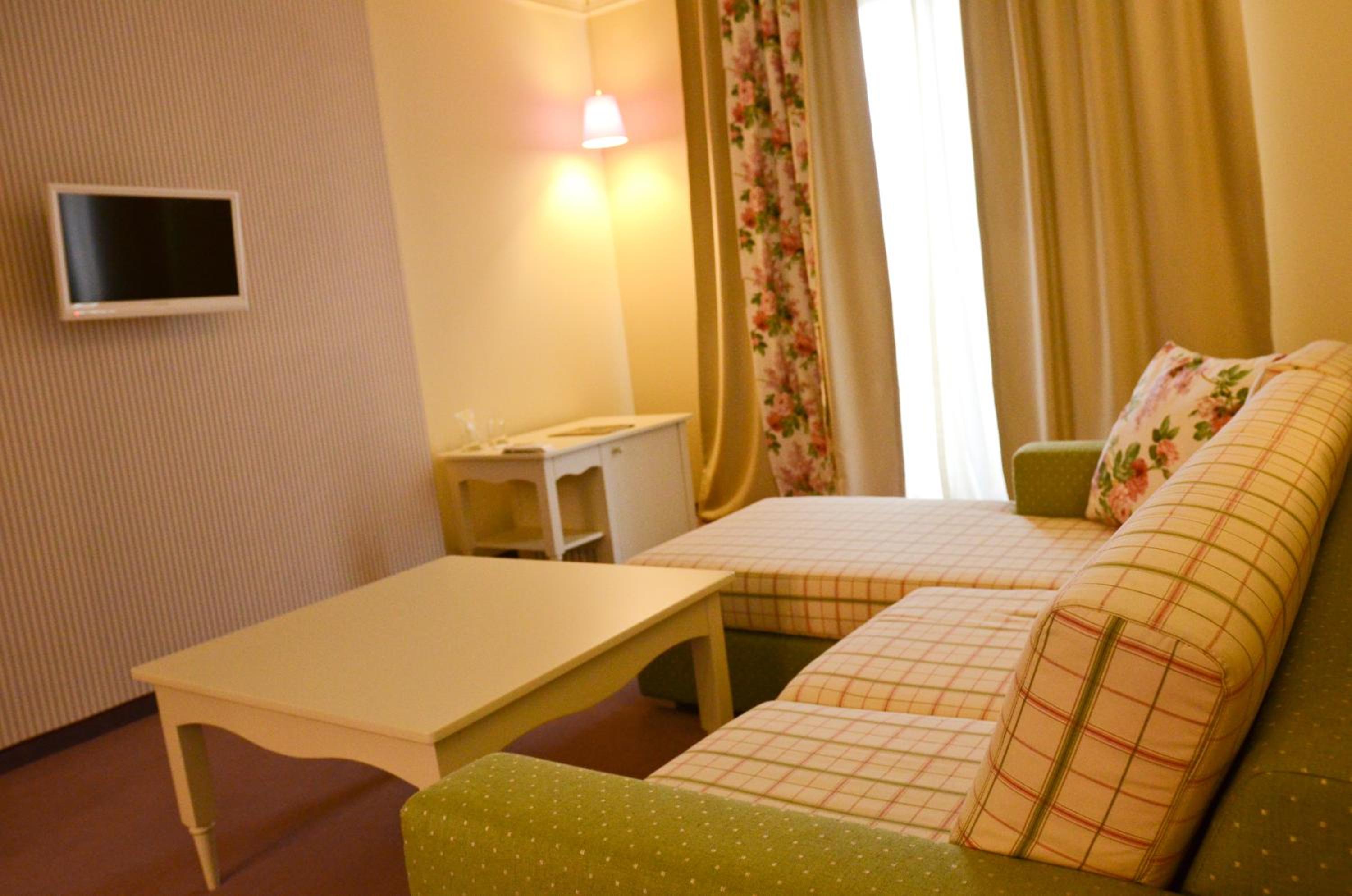 Deluxe Junior Suite - Photo 4