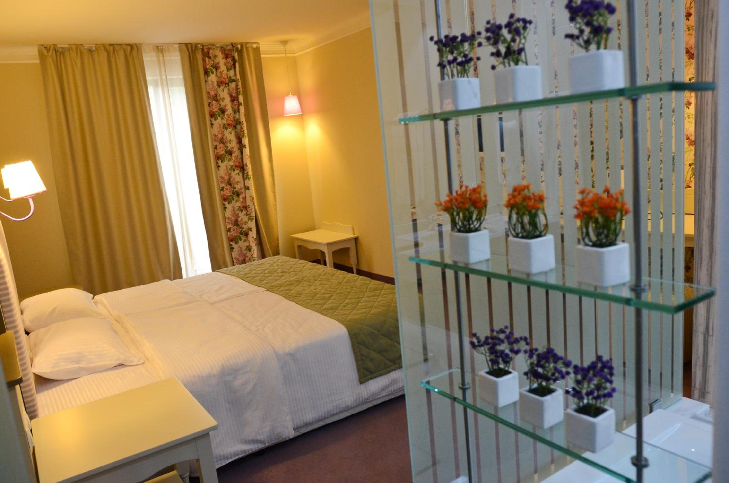 Deluxe Junior Suite - Photo 3