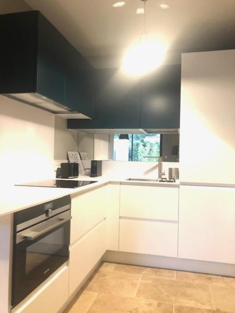 Apartment with Shower photo 2