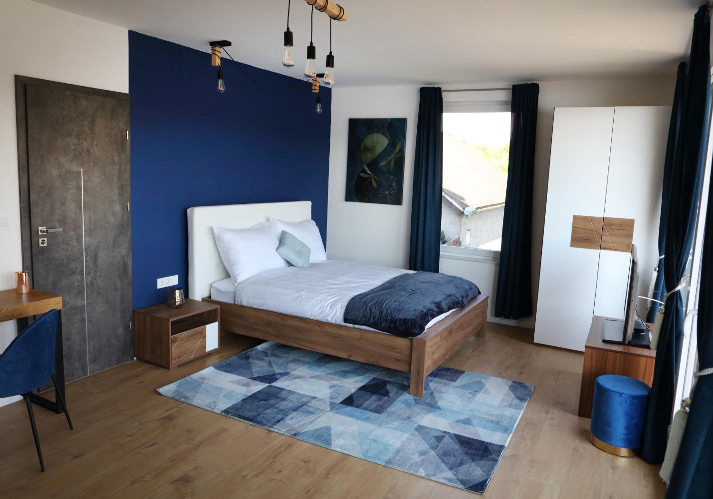 Deluxe King Room - Photo 3